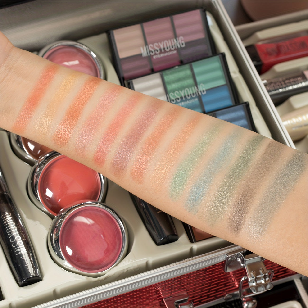 This 106pcs Luxury Cosmetics Gift Set Includes an Eyeshadow Palette, Lip Gloss Set, Lipstick, Concealer, Blush, Mascara, Eyeliner, Loose Powder Brush, And More, All Combined Into One Makeup Gift Set—Perfect for Mom, Best Fr Tidesmit