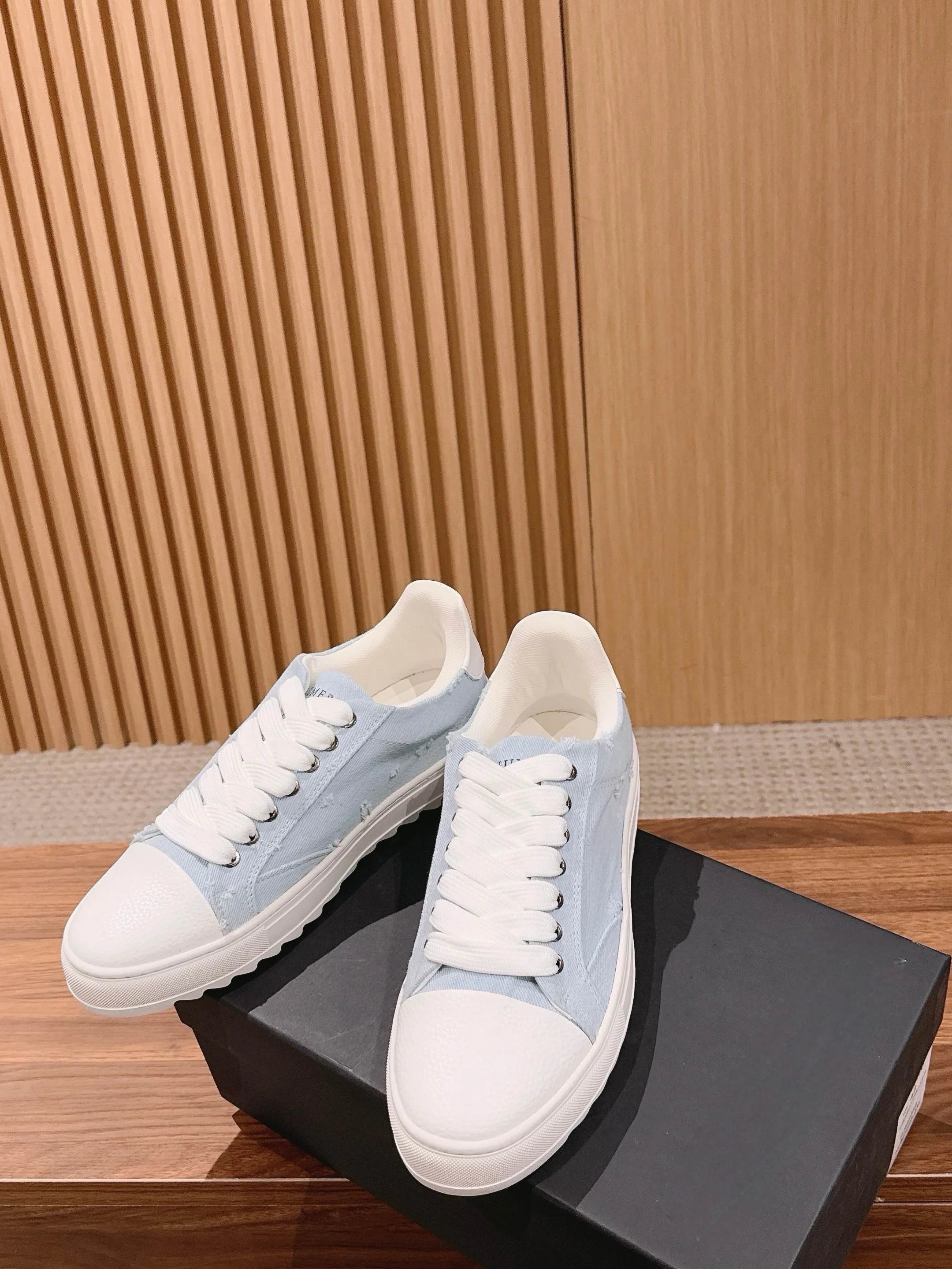 High-Quality Designer Style Women's Glitter & Canvas Mixed Casual Sneakers Multi-Color Options for Wholesale
