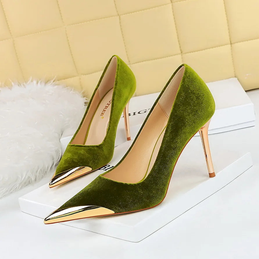 2026 New Collection Women's Luxury Light Heel Pumps Sleek Stiletto Heels Logo Metal Pointed Toes Velvet Upper Formal Events