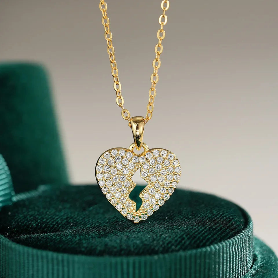 Lightning Love 18K Gold Inlaid Pendant Women's Moissanite Necklace Fashionable Platinum PT950 Diamond Collarbone Chain