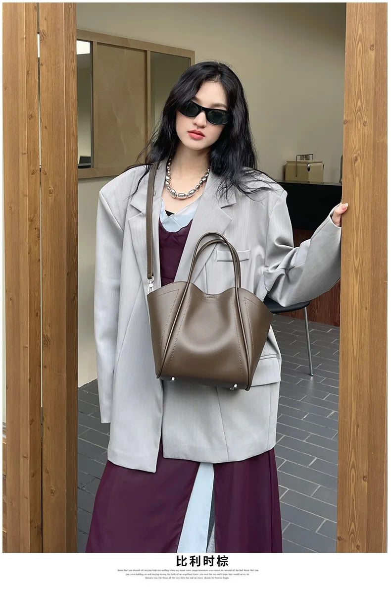 2025 Autumn Winter High-End Niche Genuine Leather Wing Bag Large Capacity Commuter Shoulder Promotional Drawstring Sportpacks
