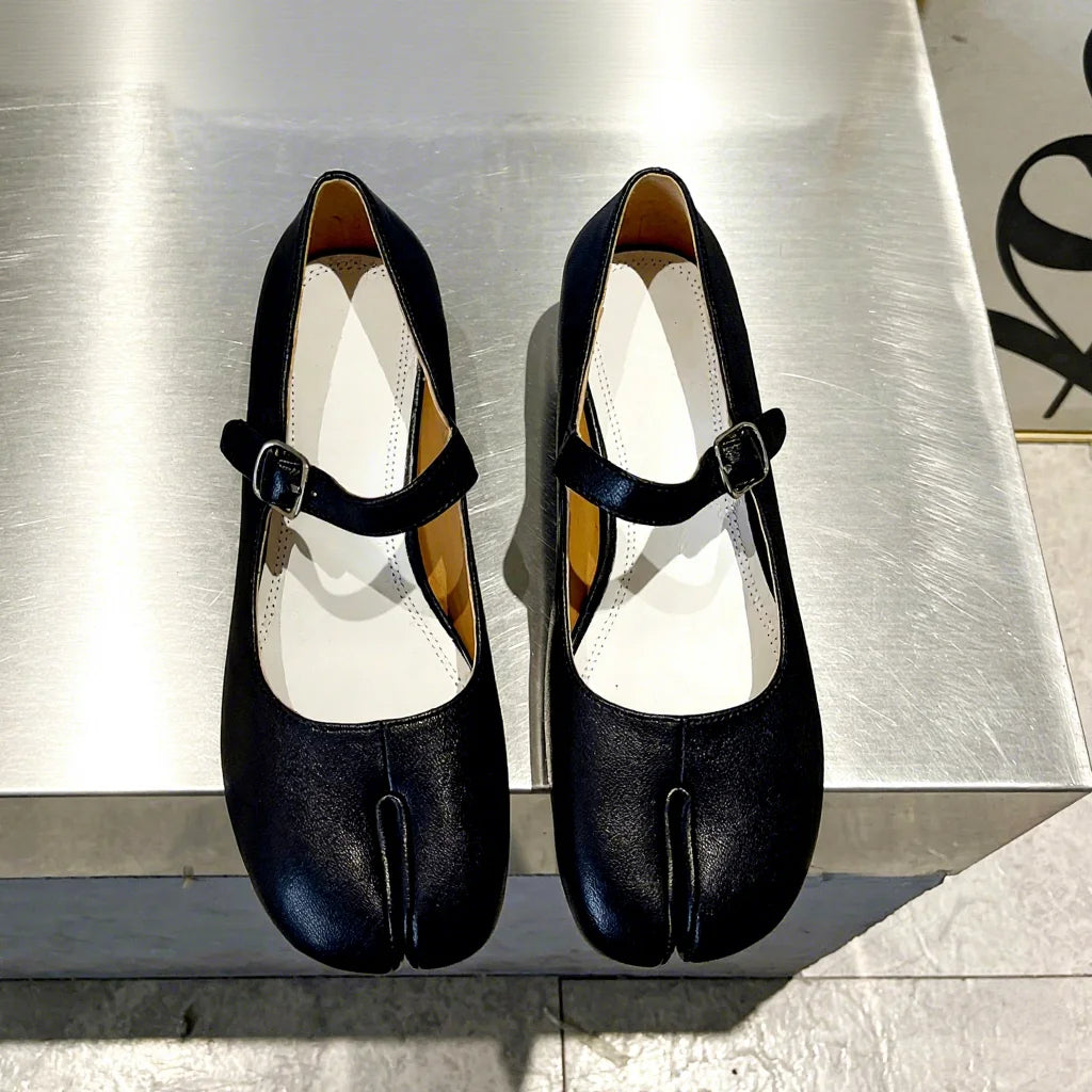 New Women's Loafers Single Shoe with Split Toe Breathable Soft Sole and Thick Heel Versatile for Daily Commuting Black