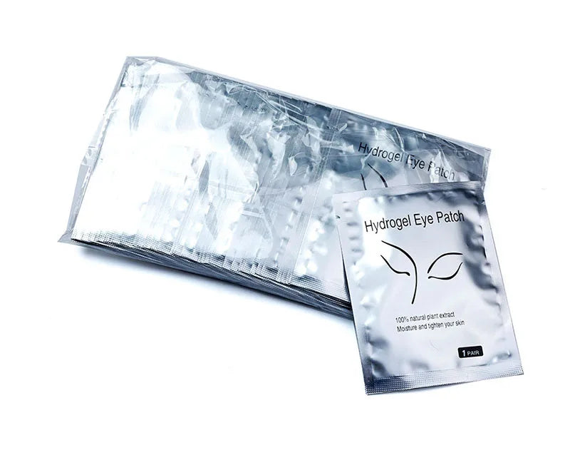 Silver foil hydrogel eye patches for eyelash extensions in individual moisture-sealed packets.