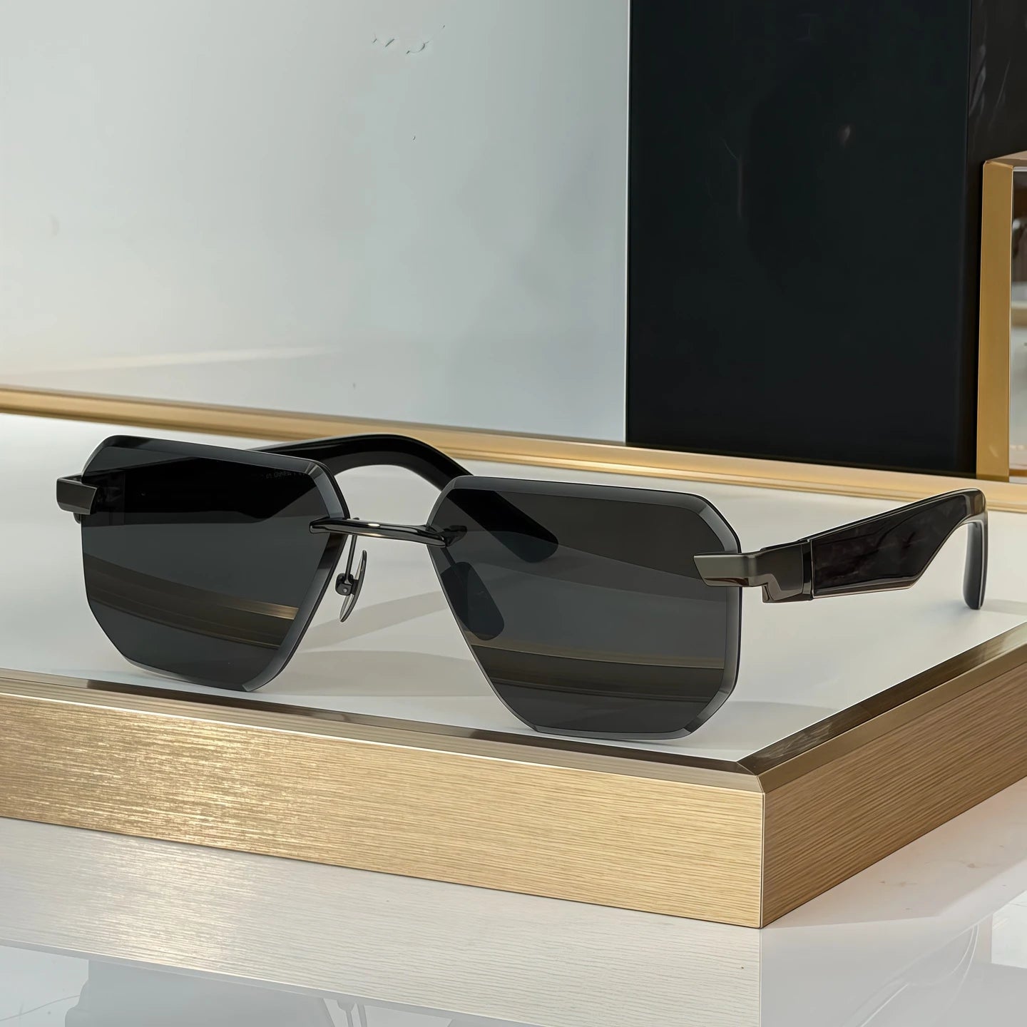 Luxury Designer Sunglasses for Men Universal Fashion Metal Square Vintage Premium Eyeglasses Business Reusable Polarized