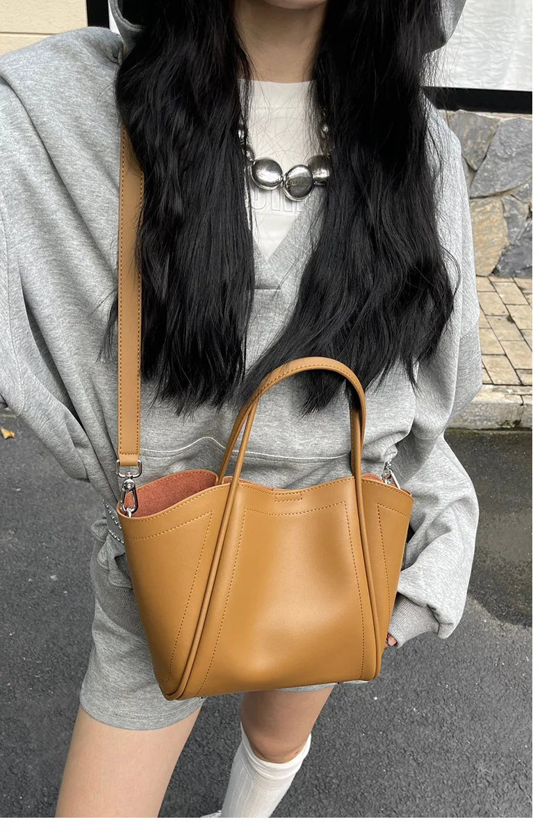 2025 Autumn Winter High-End Niche Genuine Leather Wing Bag Large Capacity Commuter Shoulder Promotional Drawstring Sportpacks
