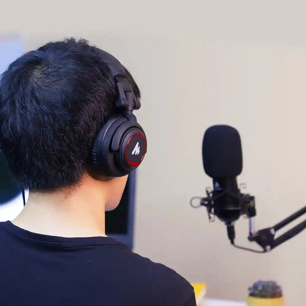 Studio Wireless Over-Ear Headphones with 50MM Drivers and Foldable Design Tidesmit