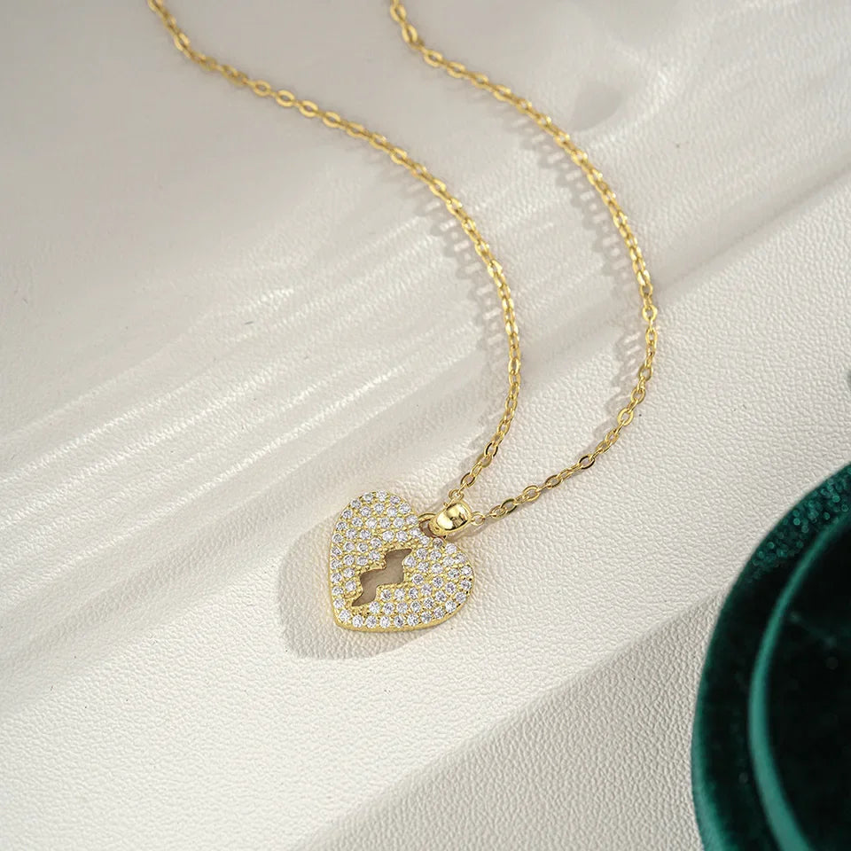 Lightning Love 18K Gold Inlaid Pendant Women's Moissanite Necklace Fashionable Platinum PT950 Diamond Collarbone Chain