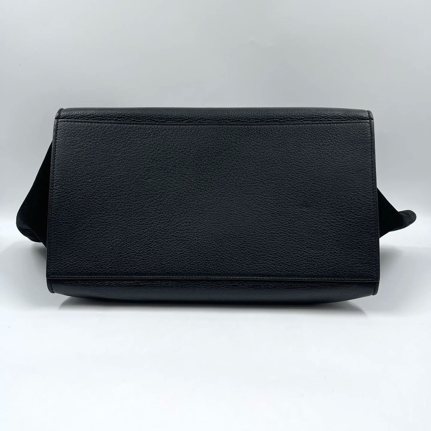 Classic black lychee texture designer shoulder bag, vintage-style elegant swing design in premium grained leather.