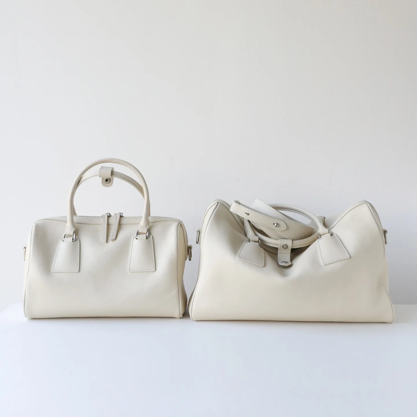 Cream vegetable-tanned leather minimalist tote and Boston handbags with double zip and large capacity design.