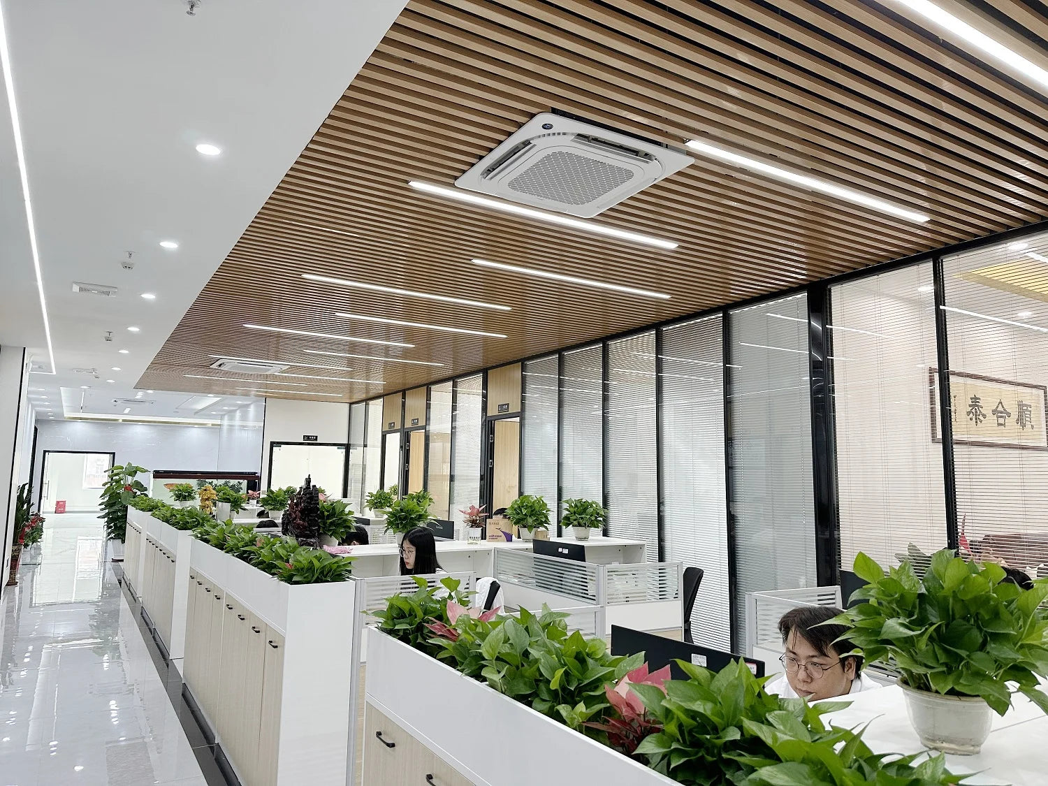 Customizable Portable 4-in-1 Foldable Wireless Charger Mobile Phone Desktop Multifunction with Integrated LED Lamp Tidesmit