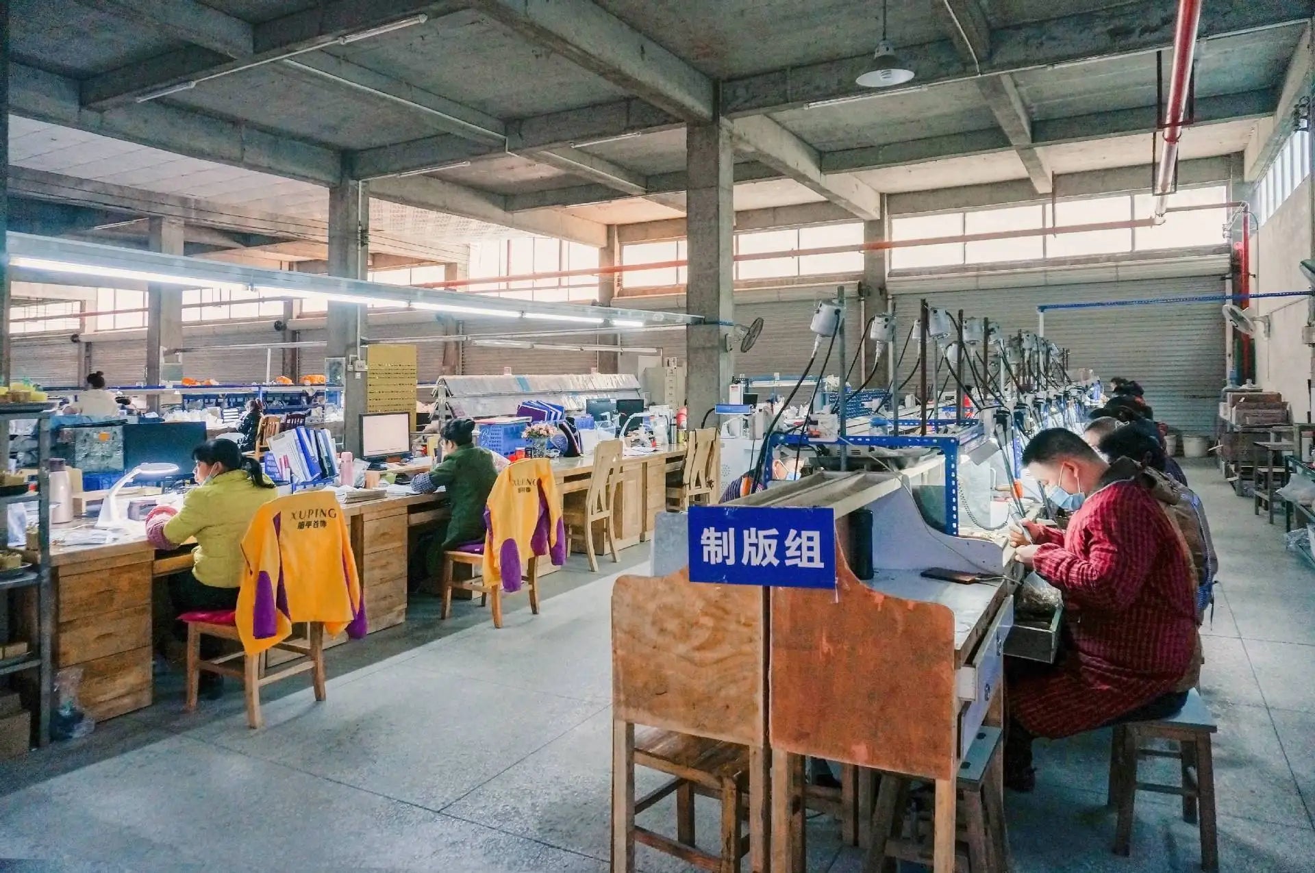 Rechargeable Cell Phone Ring Light Portable LED Mini Selfie Ring Light with Clip for Laptop Video Conference Live Streaming Tidesmit