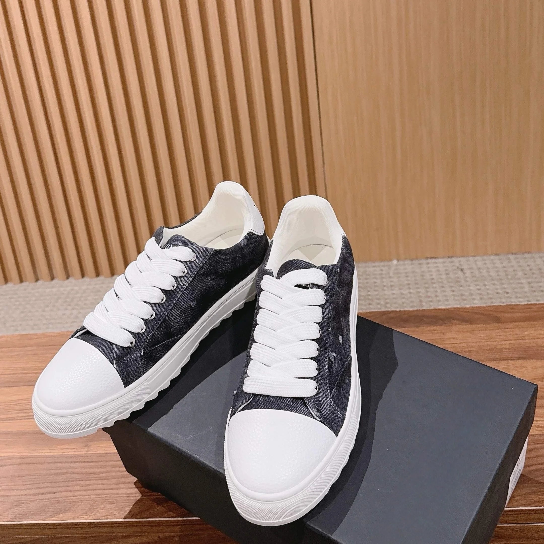 High-Quality Designer Style Women's Glitter & Canvas Mixed Casual Sneakers Multi-Color Options for Wholesale