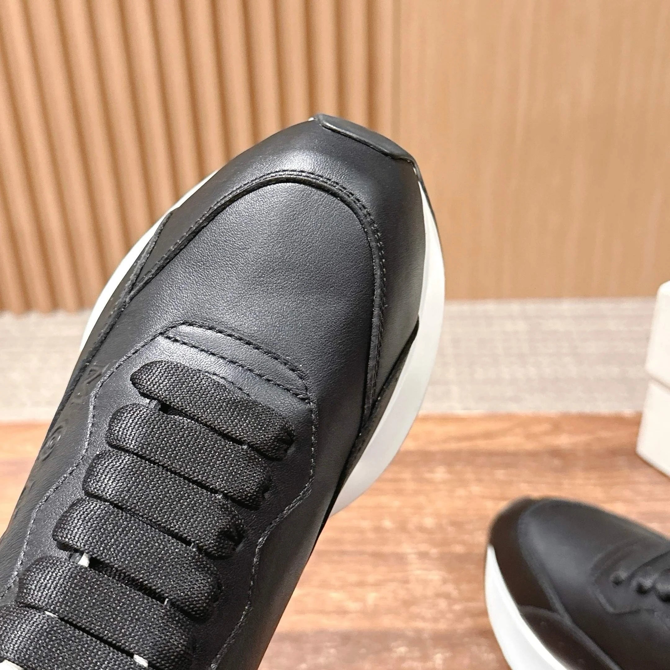 2026 New High-quality Designer Style Women's Thick-soled Leather Shoes, Black and White, Height-increasing Casual Shoes