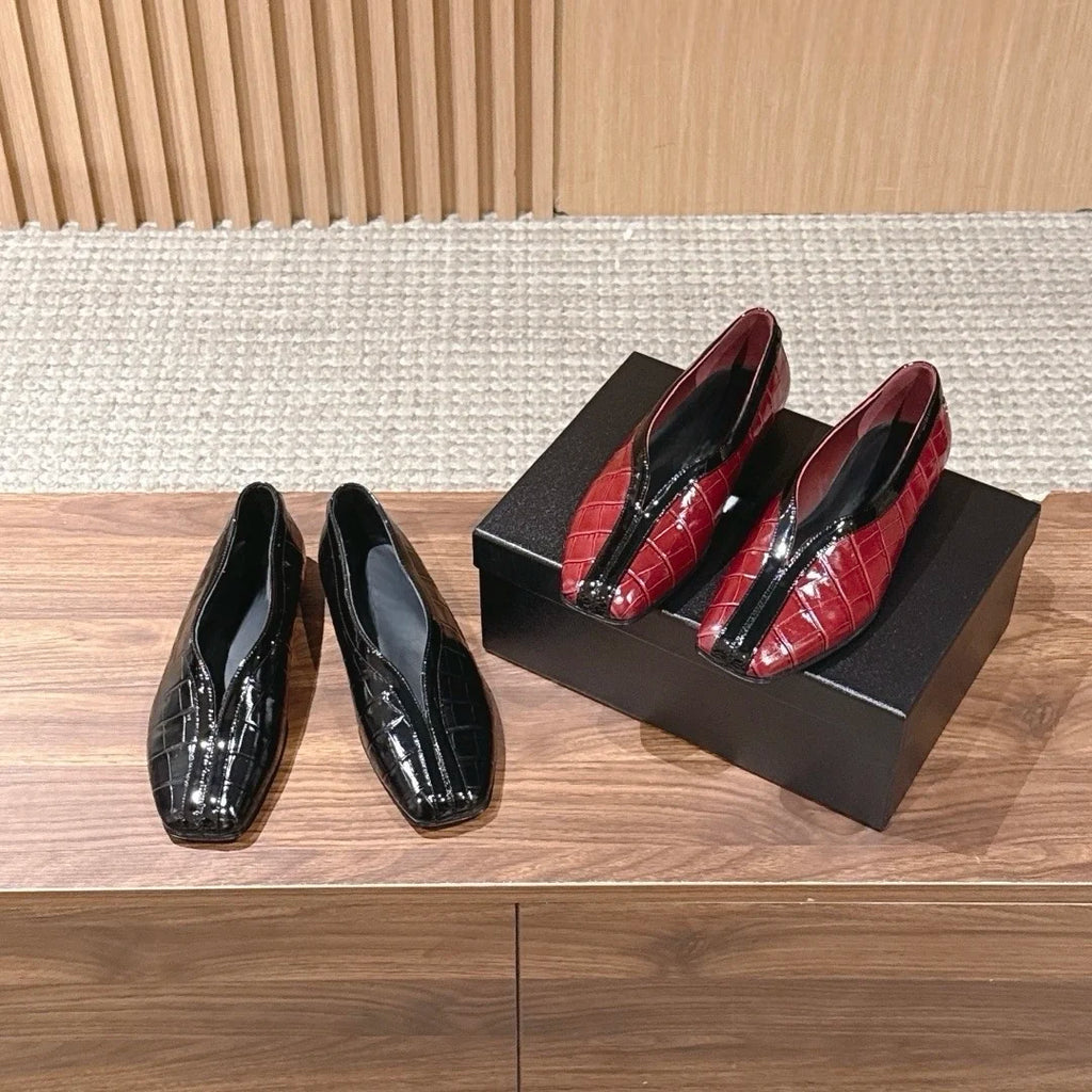 Autumn Women's Fashionable crocodile Pattern Embossed Calfskin Patent Leather Brand New Black Leather Shoes with Tag