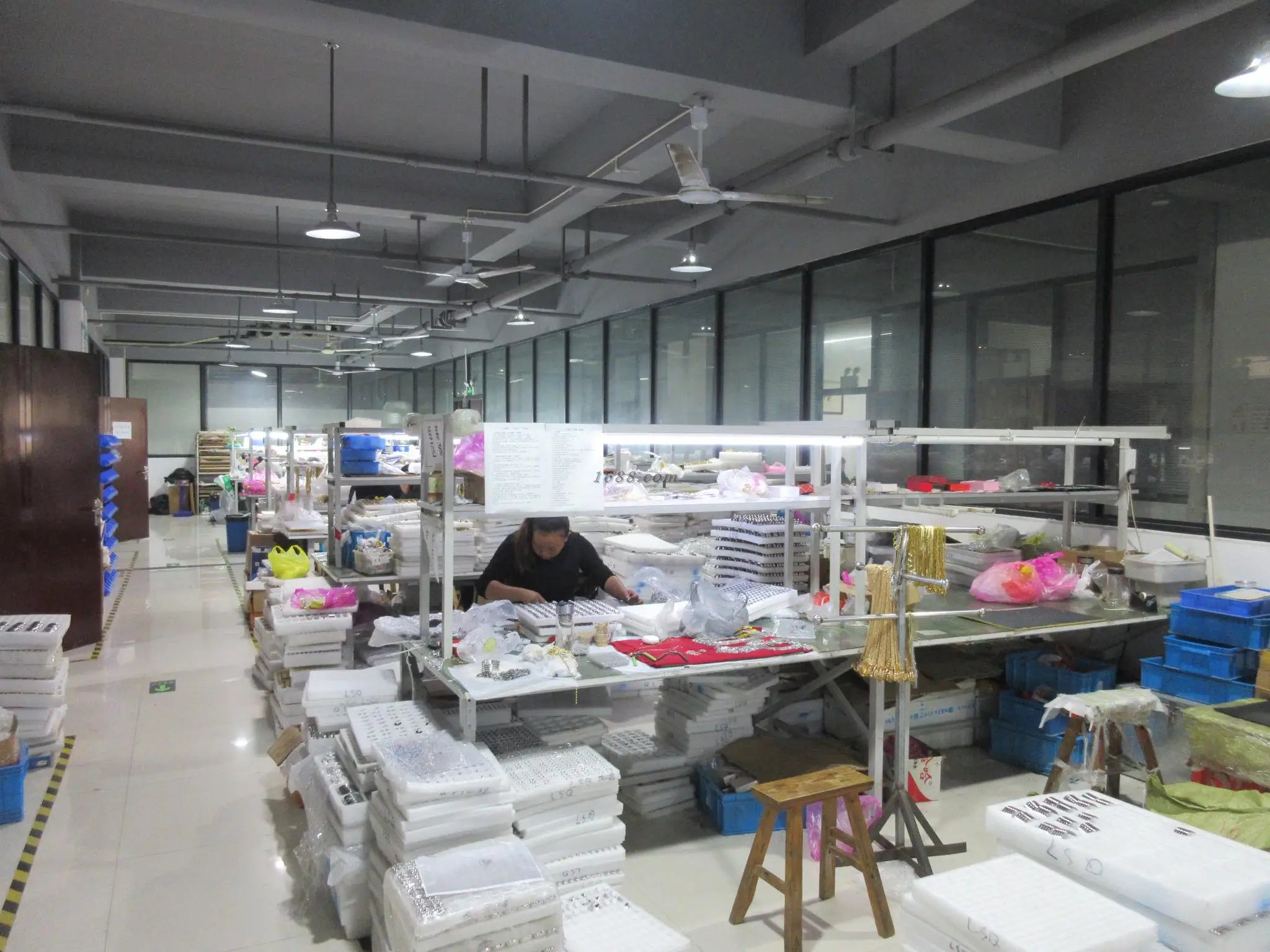 Rechargeable Cell Phone Ring Light Portable LED Mini Selfie Ring Light with Clip for Laptop Video Conference Live Streaming Tidesmit