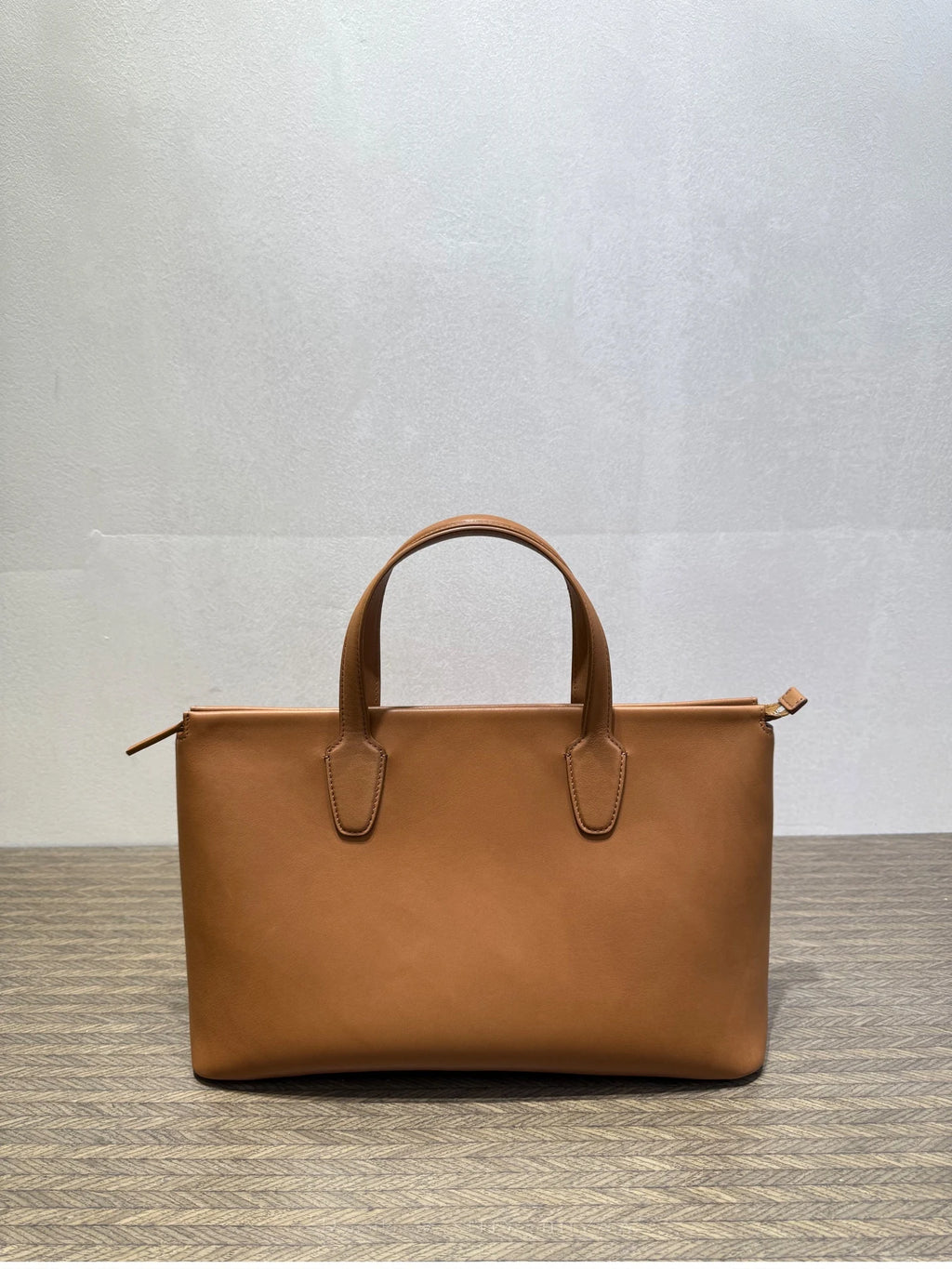 Vintage Genuine Leather Handbag Women Sheepskin Lining Soft Retro Top Grain Cowhide  Water Absorbing Large Capacity Commuter