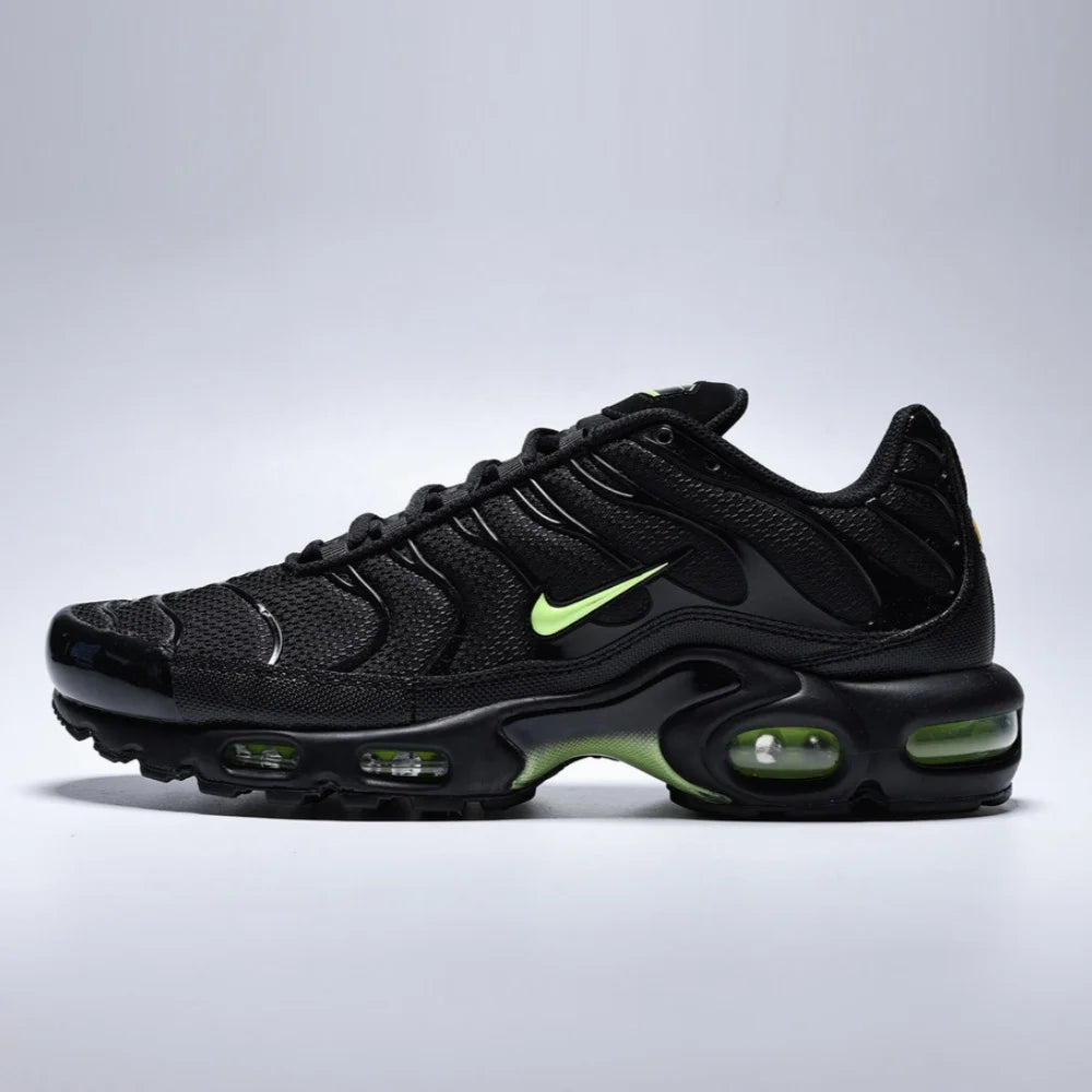 Nike Air Max Plus DM0032-036 Men Durable Rubber Outsole Sneakers Snug Fit Support Air Cushion Footwear for Outdoor Activities