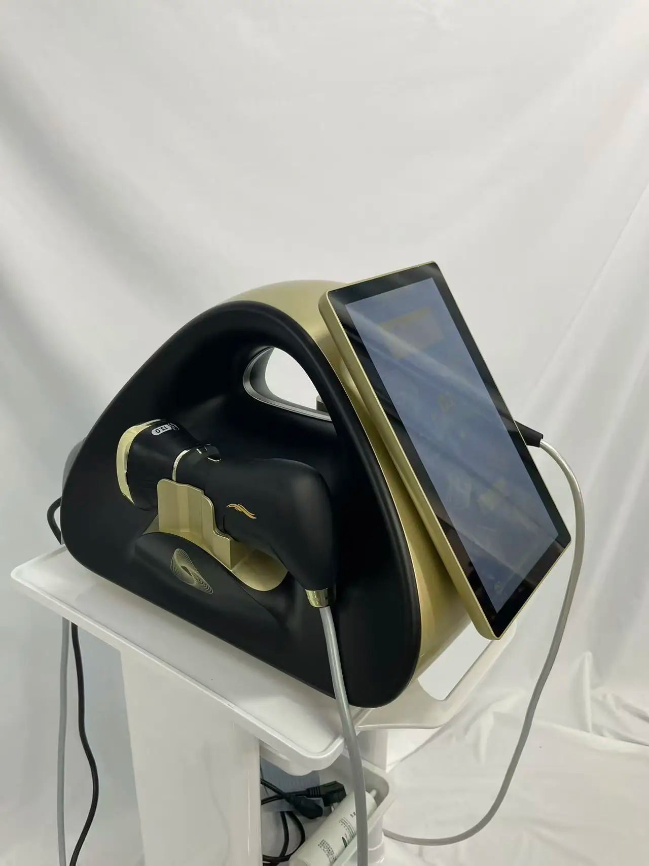 Tidesmit 22D MAX HIFU beauty equipment for facial tightening and fat reduction, side profile view of model 26