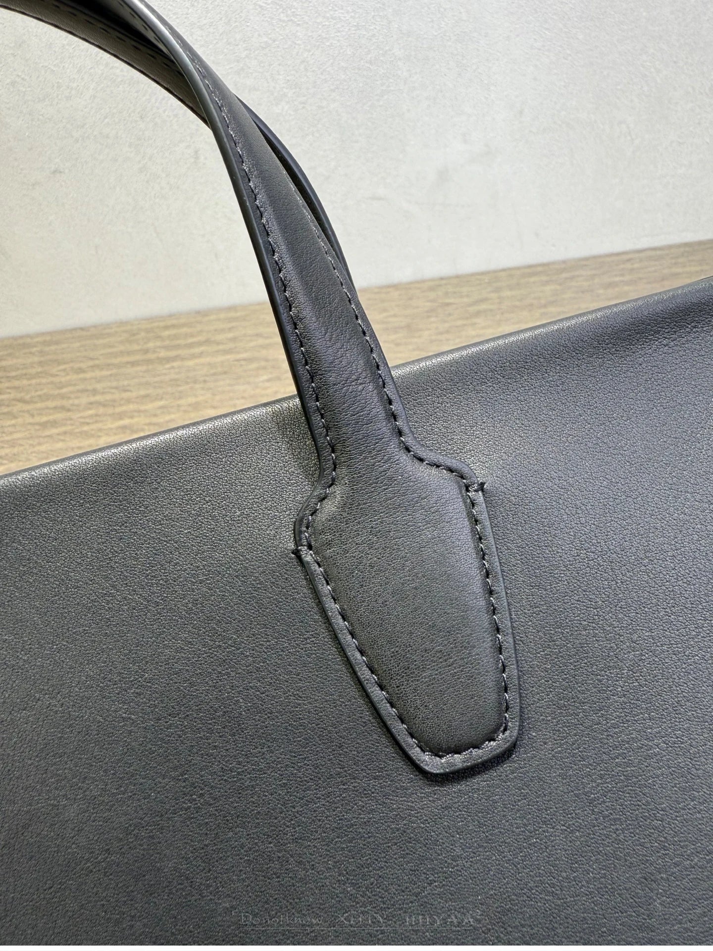 Vintage Genuine Leather Handbag Women Sheepskin Lining Soft Retro Top Grain Cowhide  Water Absorbing Large Capacity Commuter