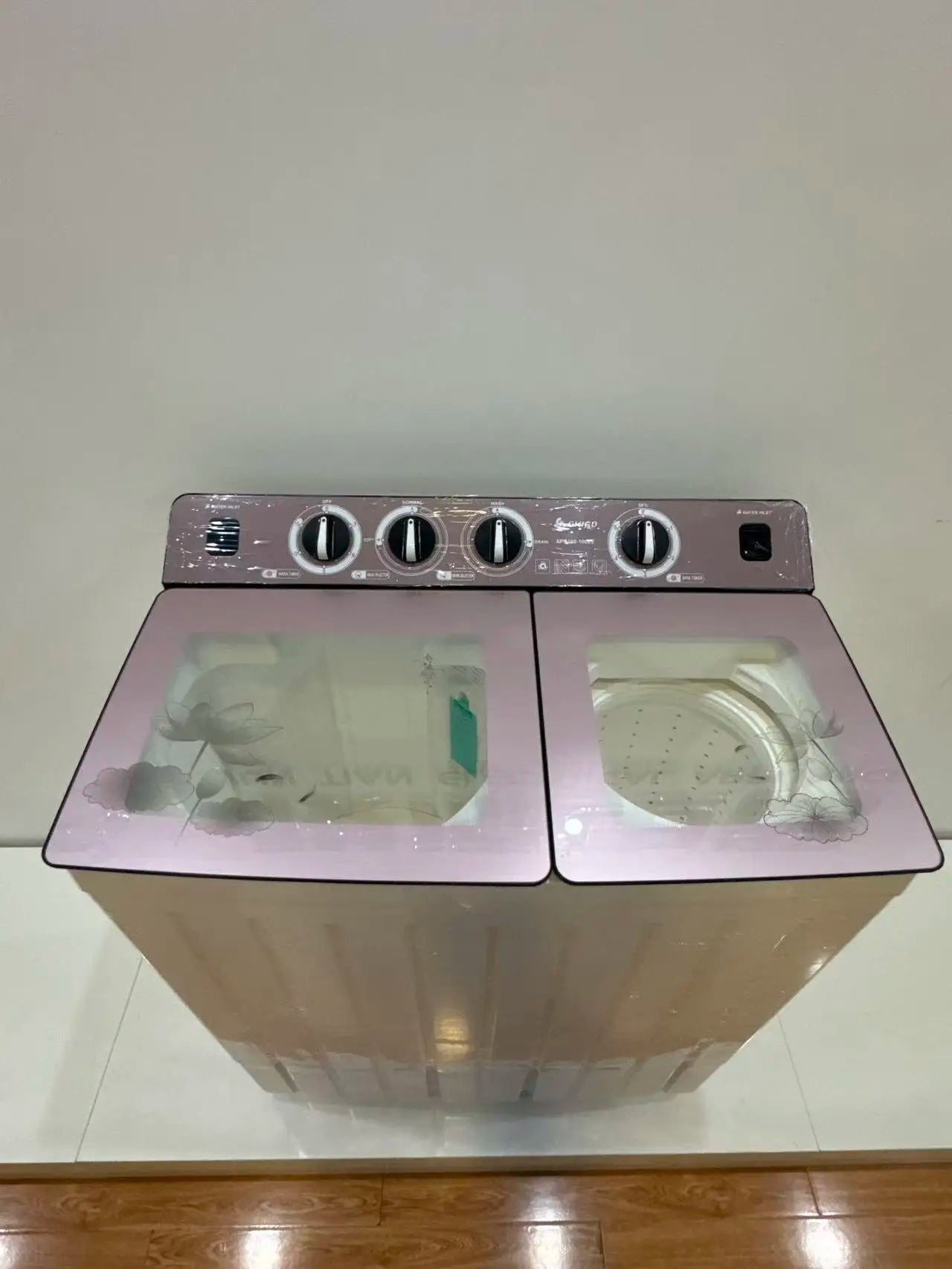 Tidesmit 18KG dual bucket washing machine featuring spin dry compartment for efficient dormitory laundry tasks.