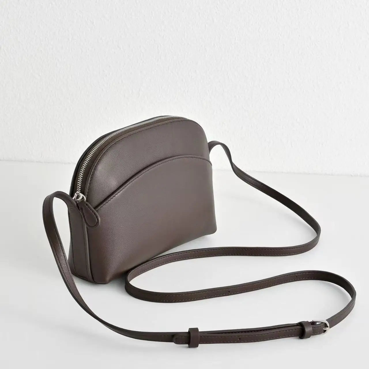 2026 New Women's Sheepskin Shoulder Bag, Elegant Texture and Versatile