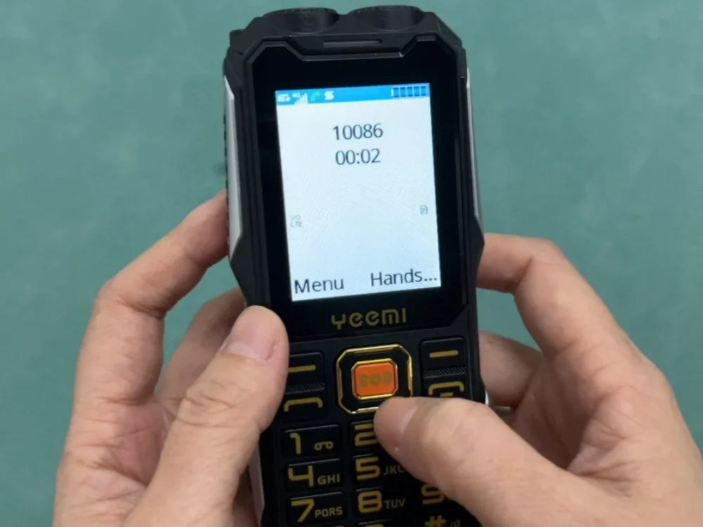 YEEMI Q8 2G CellPhone 2.4inches GSM HD Display Dual SIM Loud Voice Big Keyboard Dual Flashlight Mobile Phone Excellent Quality