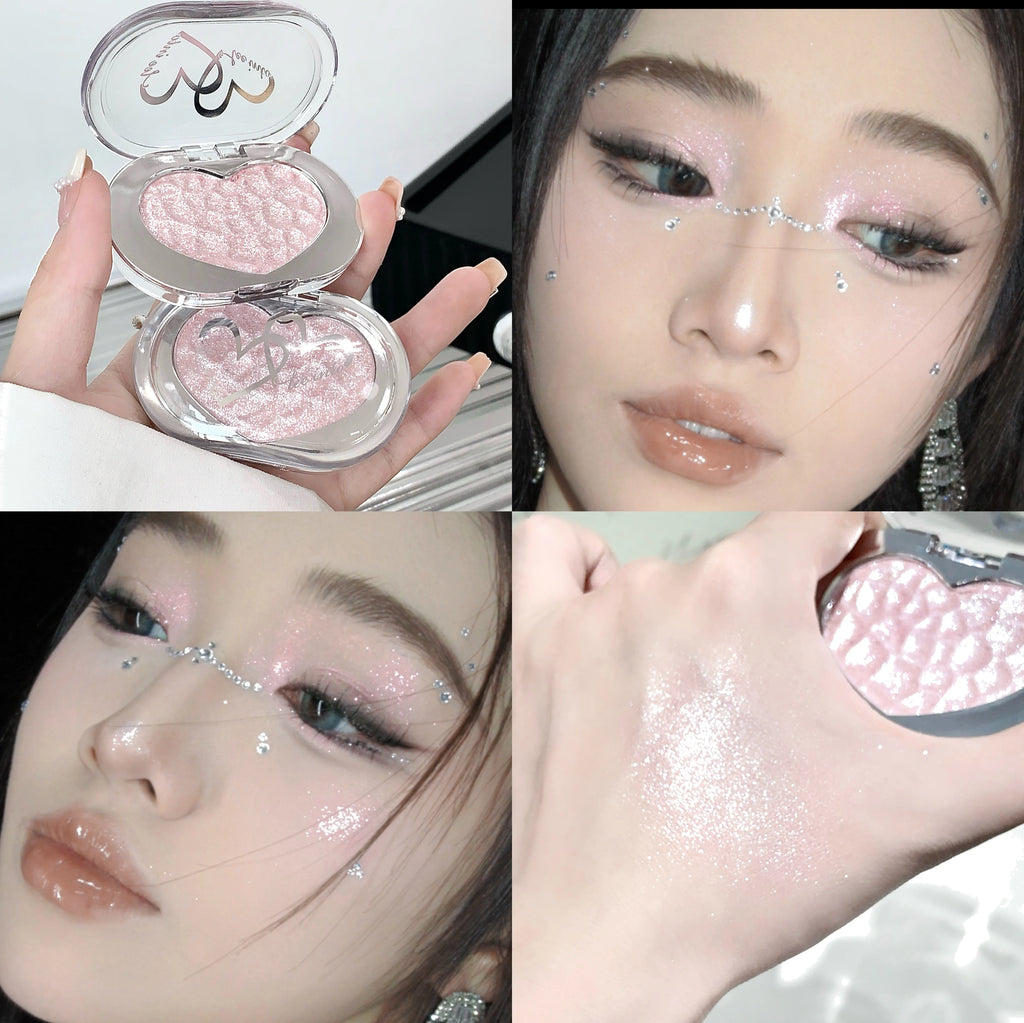 Tidesmit LEE INTO highlighter powder texture close-up featuring pearlescent fine shimmer and silky brightening formula