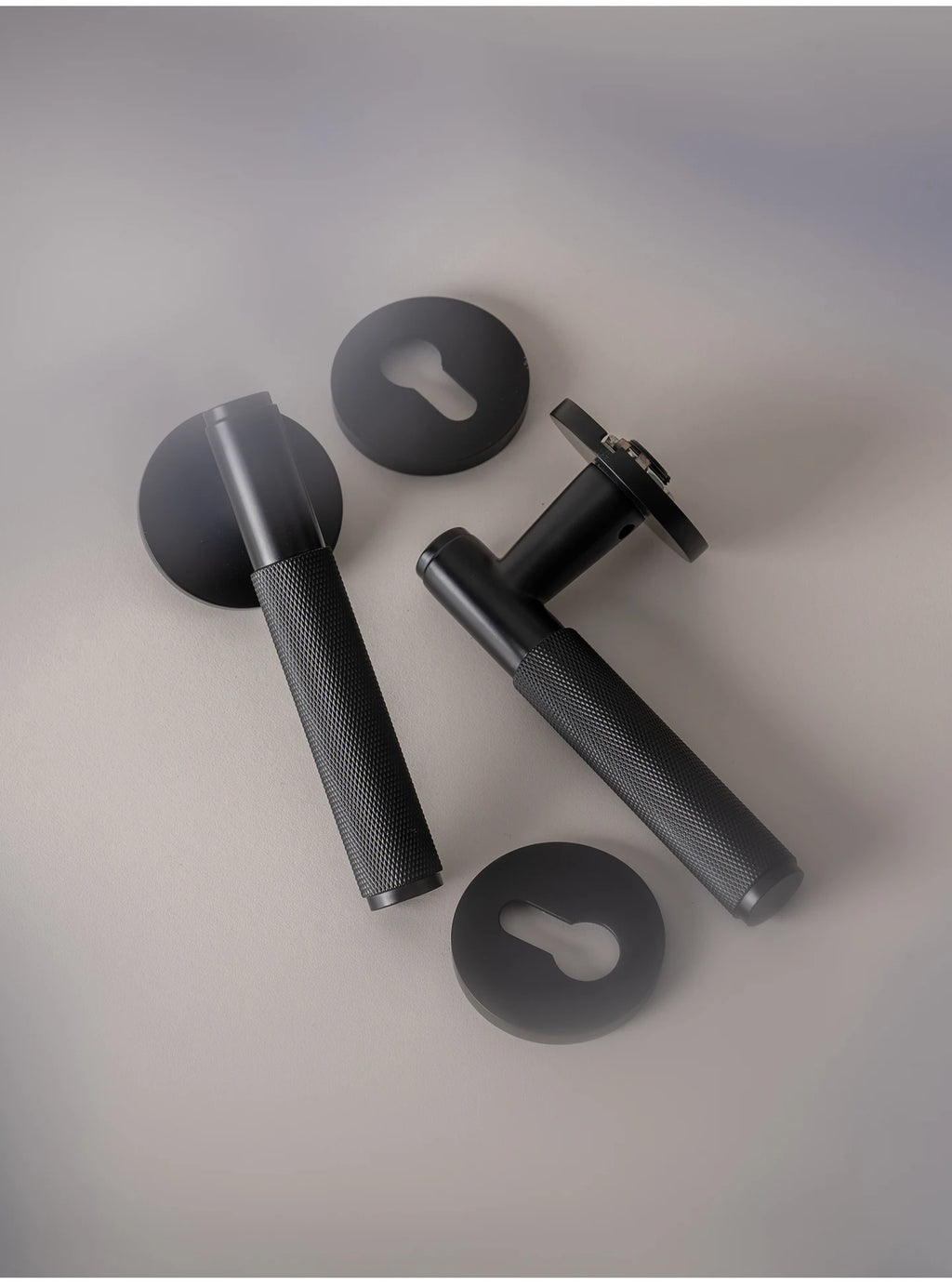DOOROOM Brass Door Lock Set Modern Knurled Matte Black Interior Door Lock Decorative Lock Privacy Lock Passage Lock
