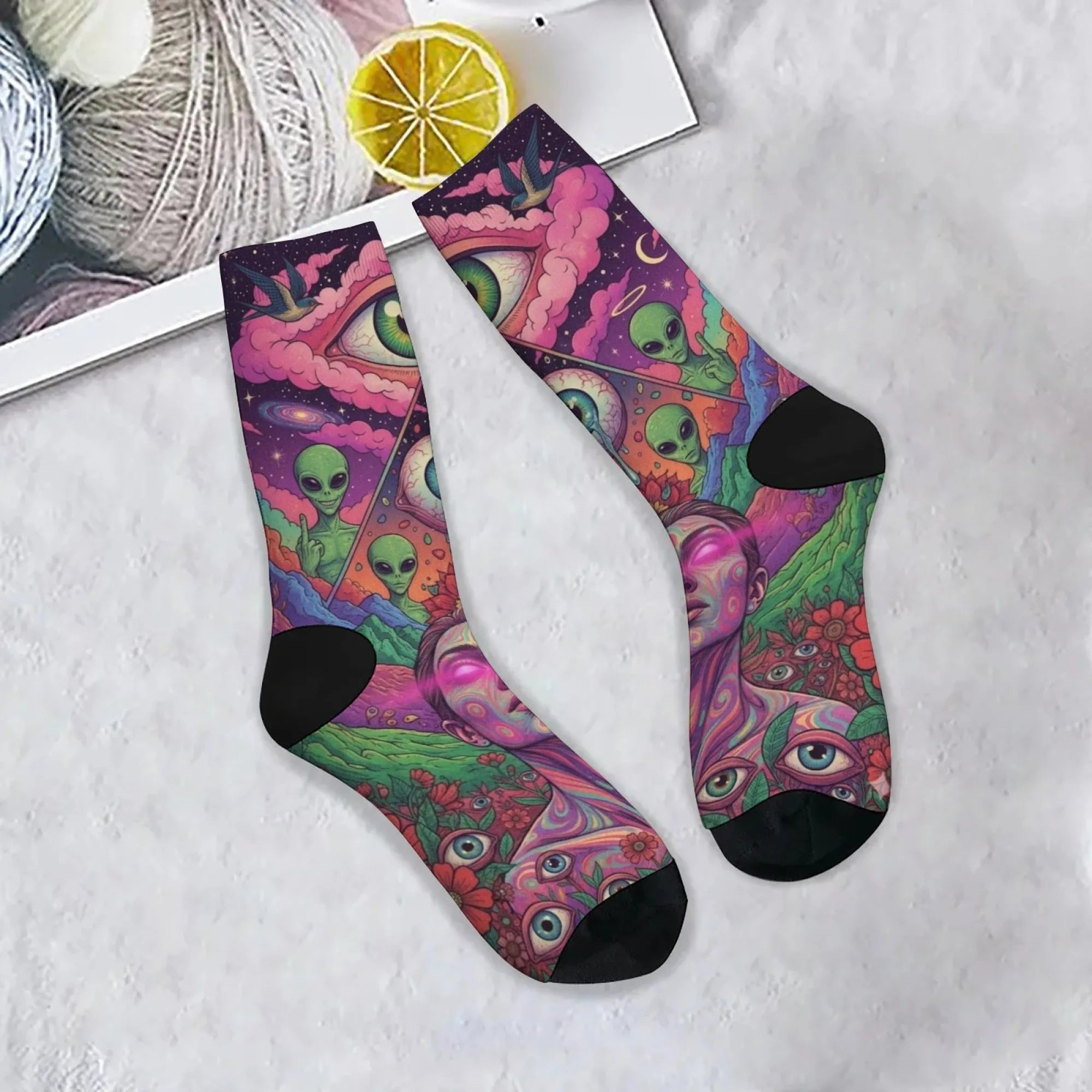 Mystery Eyes Happy Alien Psychedelic Socks Casual Fashion Men's Socks Novelty Funny Compression Socks Crazy Street Hip-Hop Socks