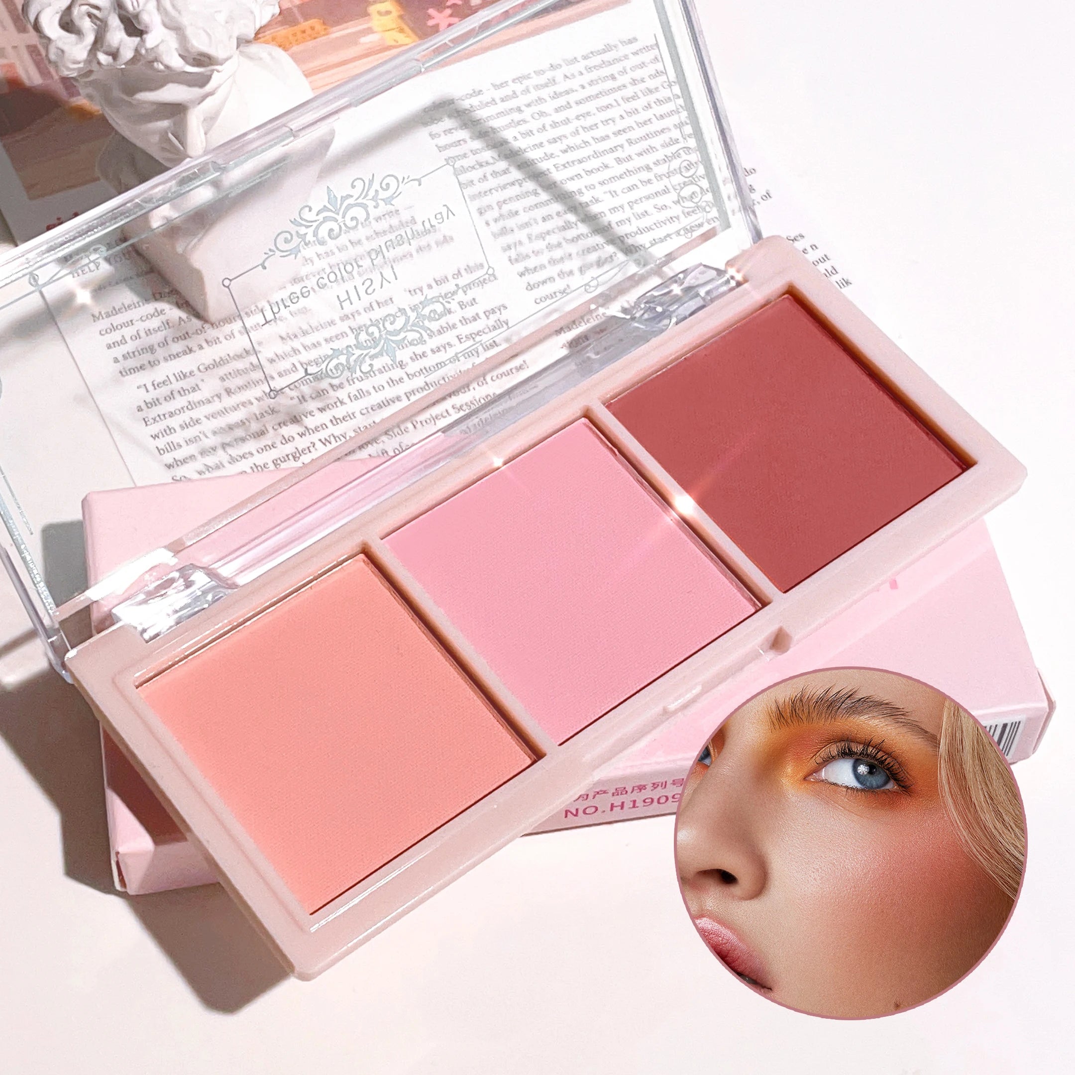 Tidesmit HISYI three-color matte blush palette featuring natural pigment and non-flying powder texture detail view