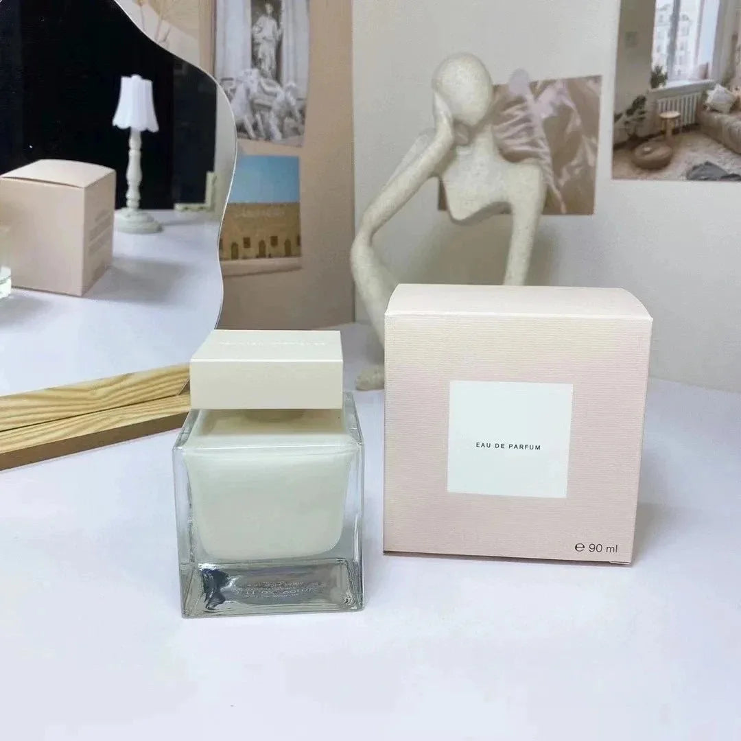Long-lasting woody floral Eau de Parfum for women, square glass bottle with beige cap, pure musk, 90ml luxury scent.