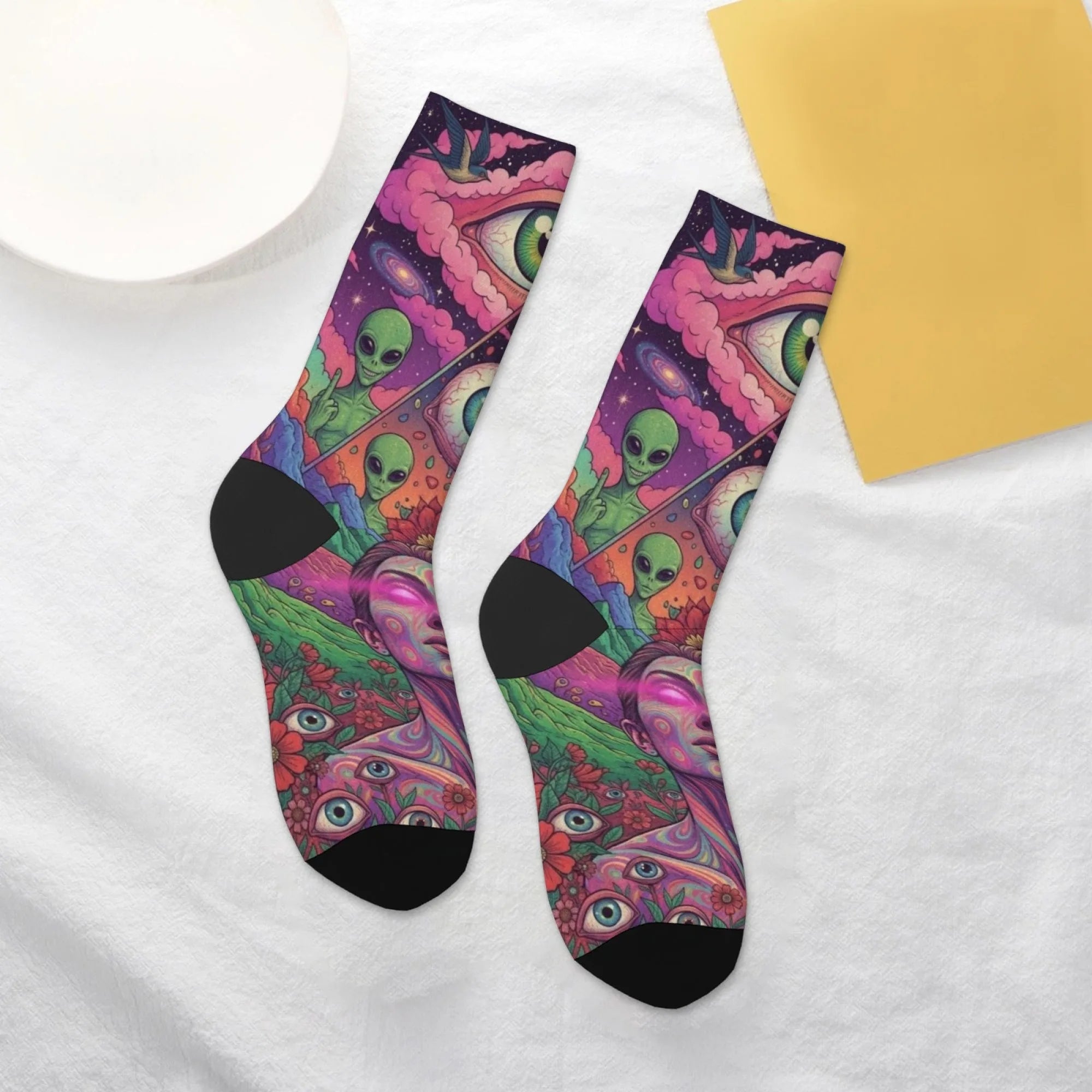 Mystery Eyes Happy Alien Psychedelic Socks Casual Fashion Men's Socks Novelty Funny Compression Socks Crazy Street Hip-Hop Socks