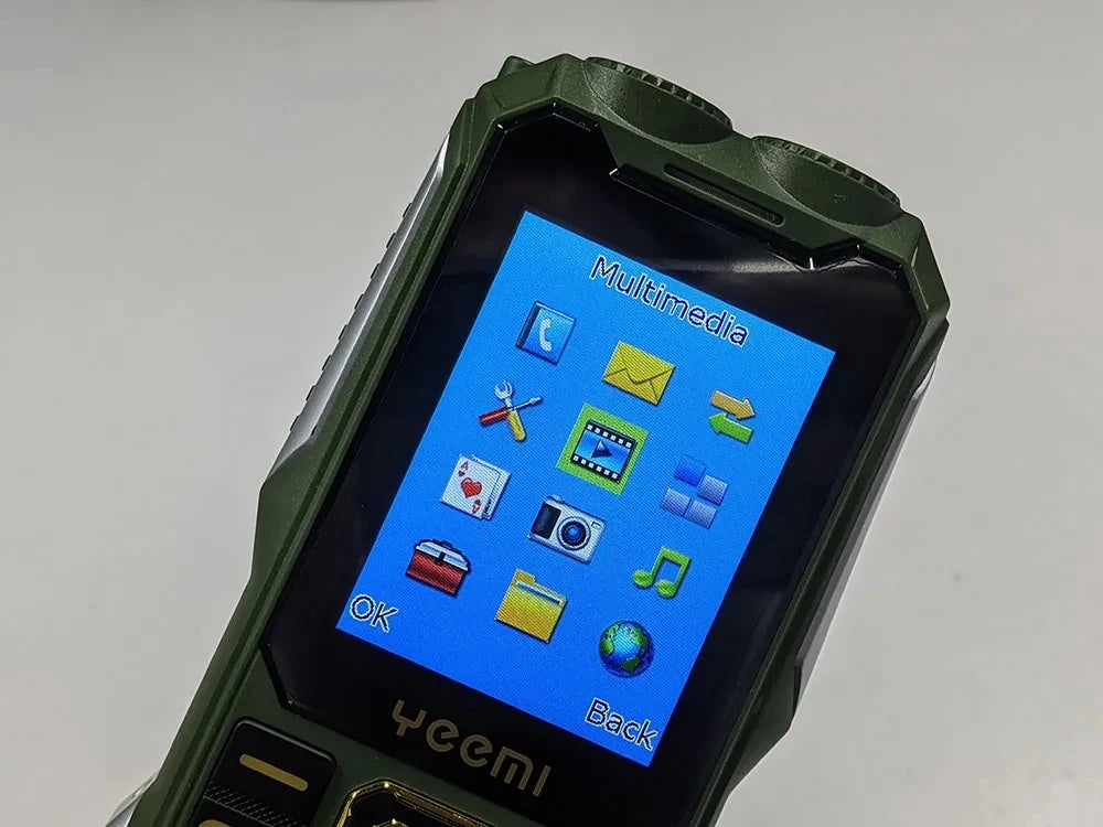 YEEMI Q8 2G CellPhone 2.4inches GSM HD Display Dual SIM Loud Voice Big Keyboard Dual Flashlight Mobile Phone Excellent Quality
