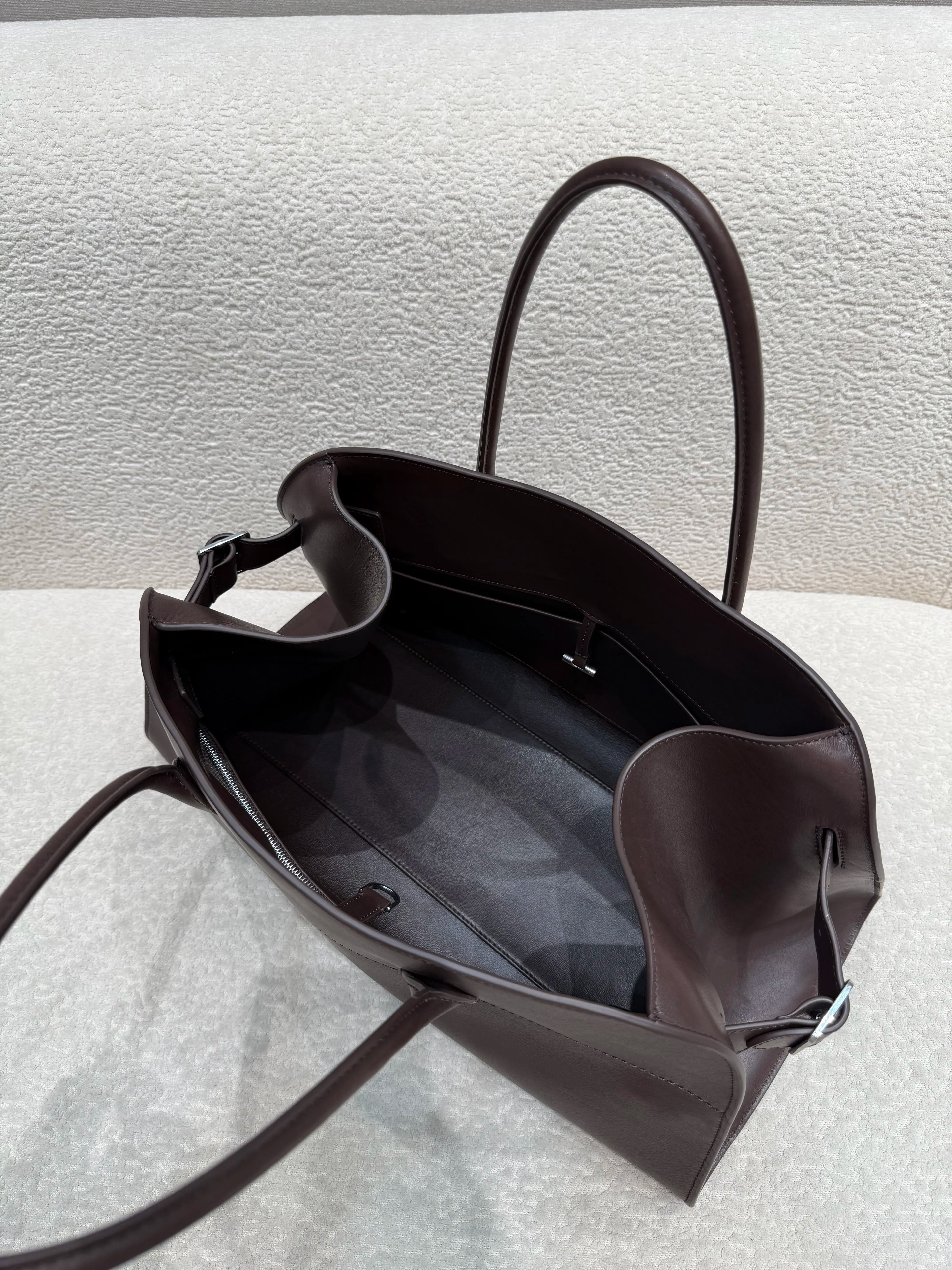 Unisex saddle leather all steel hardware inner sheepskin single shoulder large capacity hand-held horizontal bag