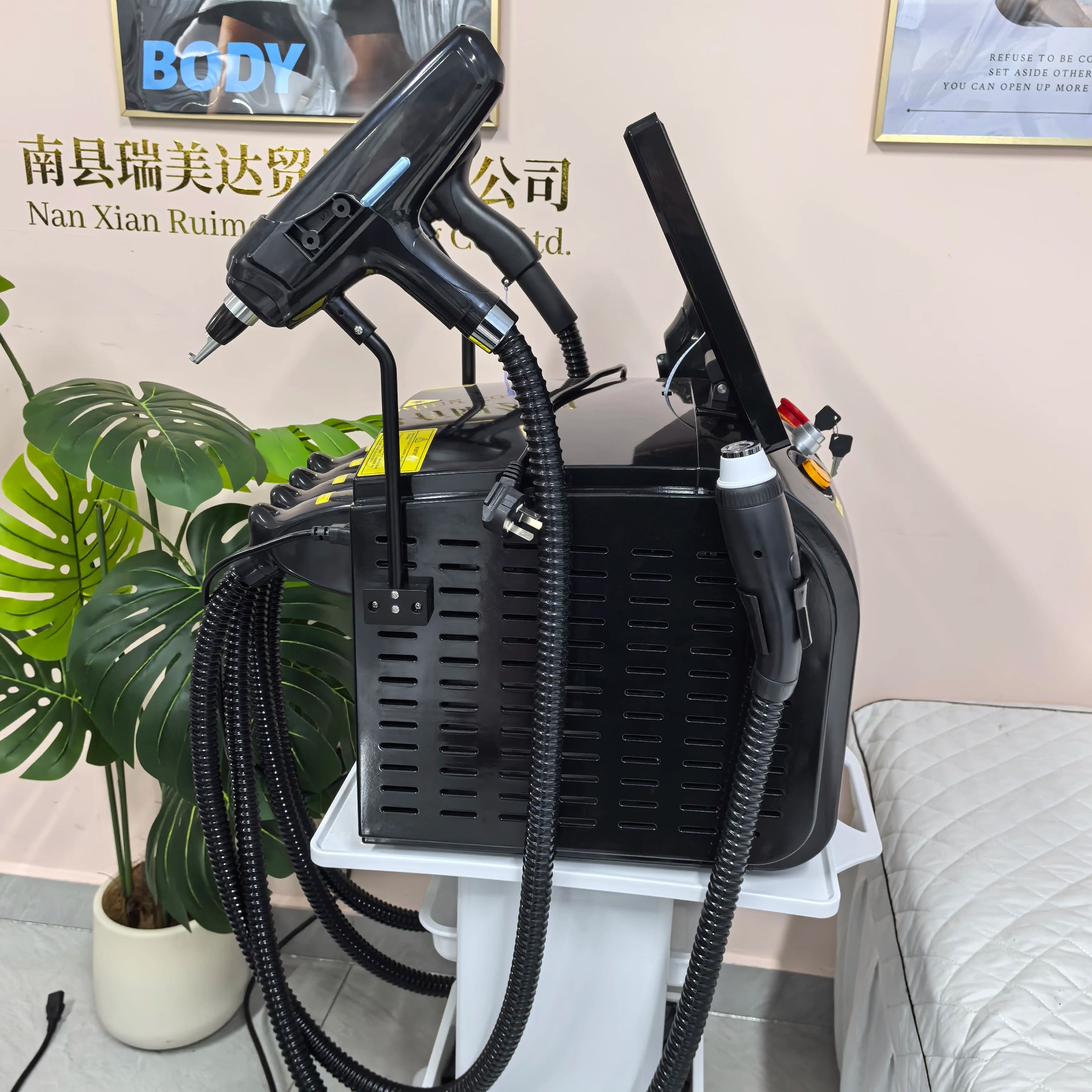 Tidesmit 4500W 4-in-1 laser beauty machine showing advanced diode, pico, DPL, and RF hair removal control interface.