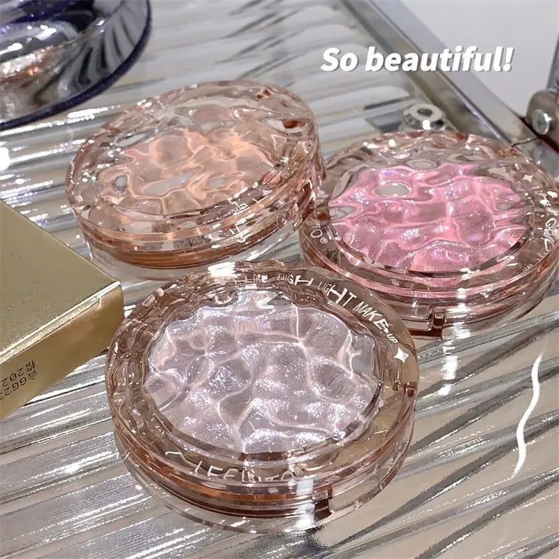 Tidesmit LEE INTO highlighter powder texture close-up featuring fine shimmer and silky pearlescent finish