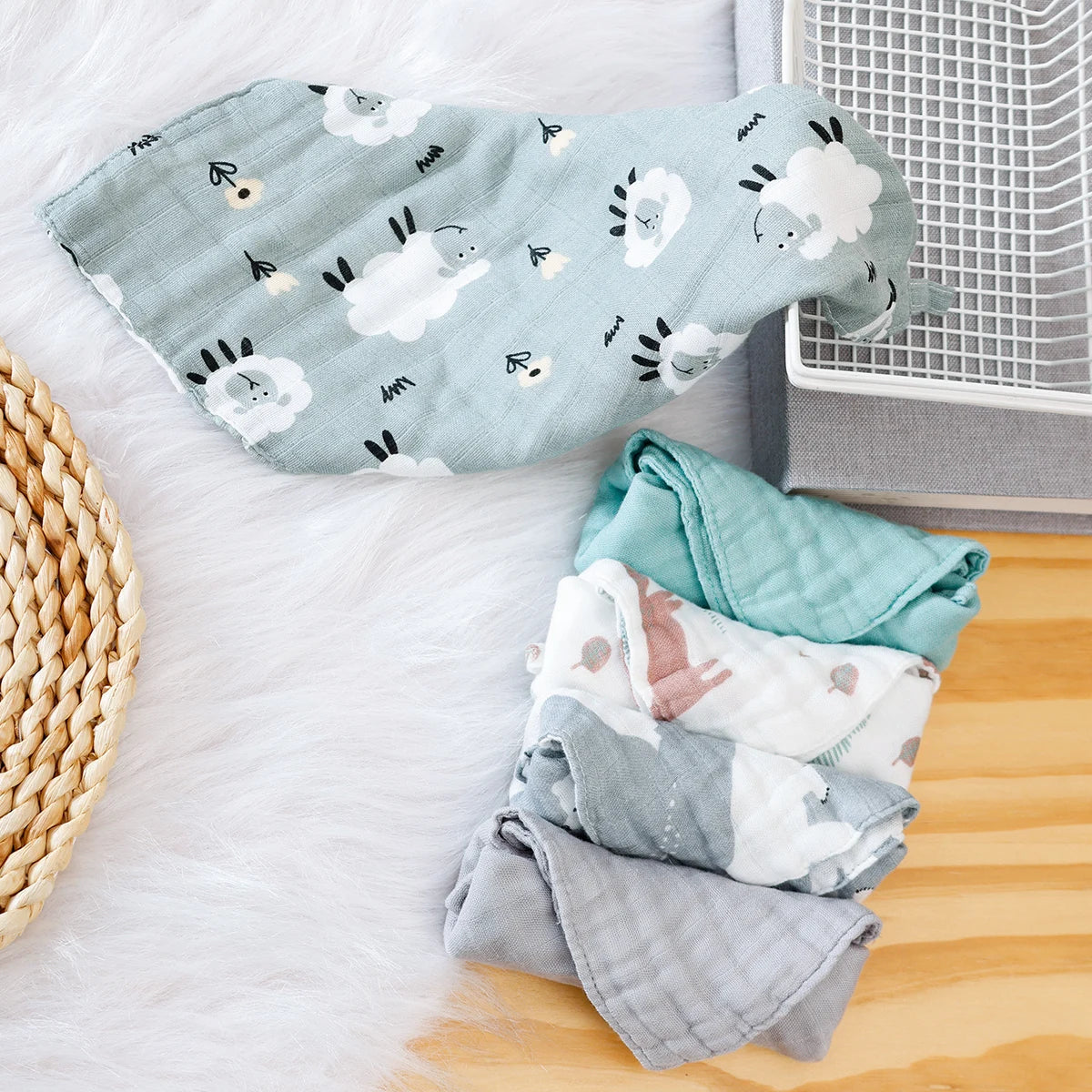 HappyFlute New 30*30CM Cute Animals Print 5PCS Set Bamboo Cotton Hanging Design Baby For Home Or Travel Use Baby Square Towel