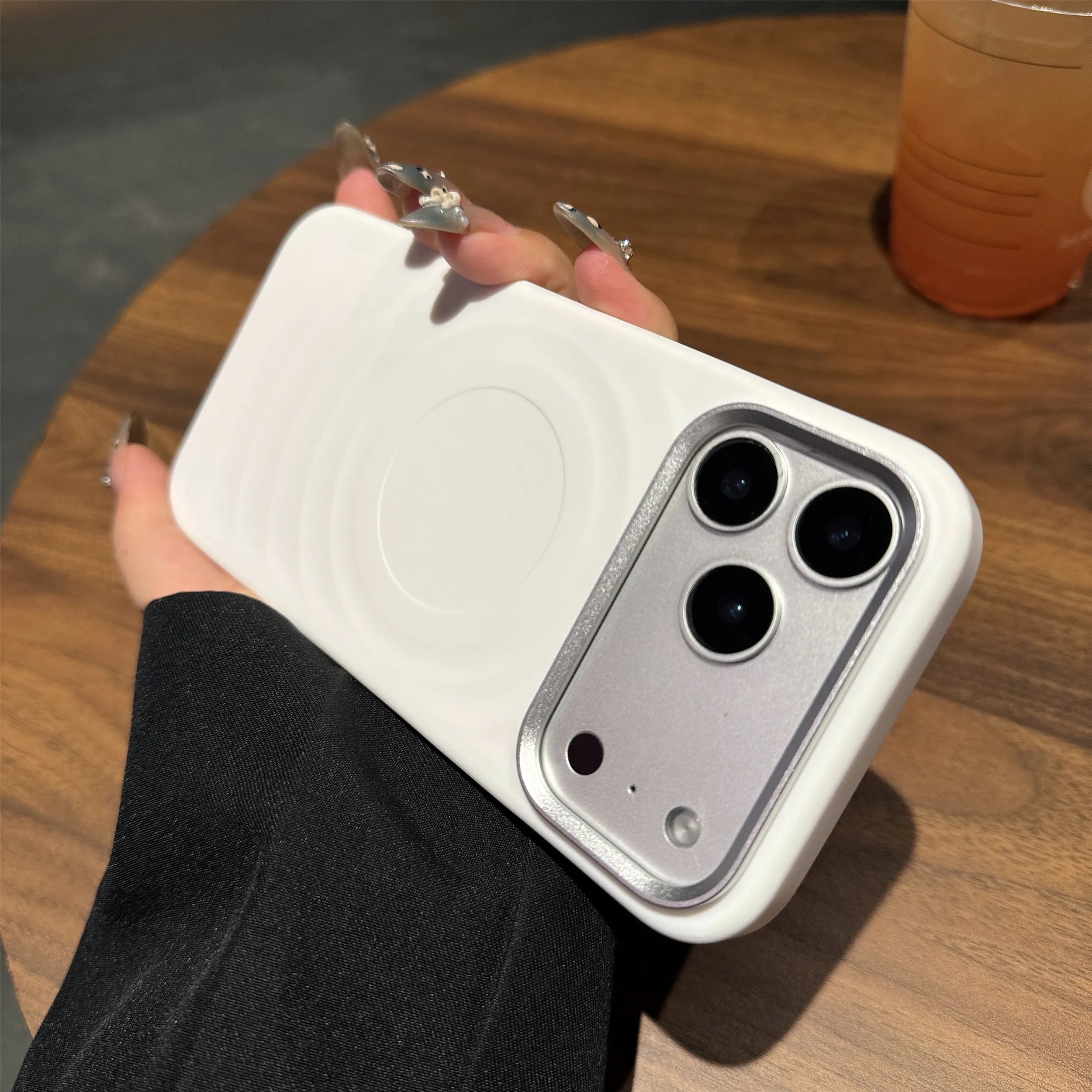Magnetic iPhone 16 Pro Case: Slim Shockproof Silicone Cover White Tidesmit