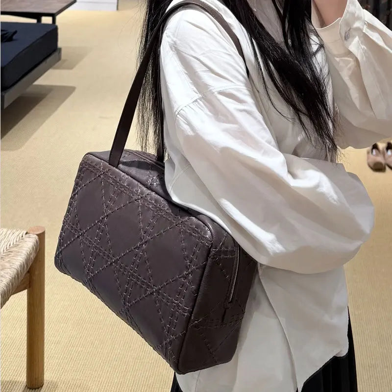 2025 autumn and winter new leather totem handmade bowling bag sheepskin shoulder bag high-quality sheepskin crossbody bag