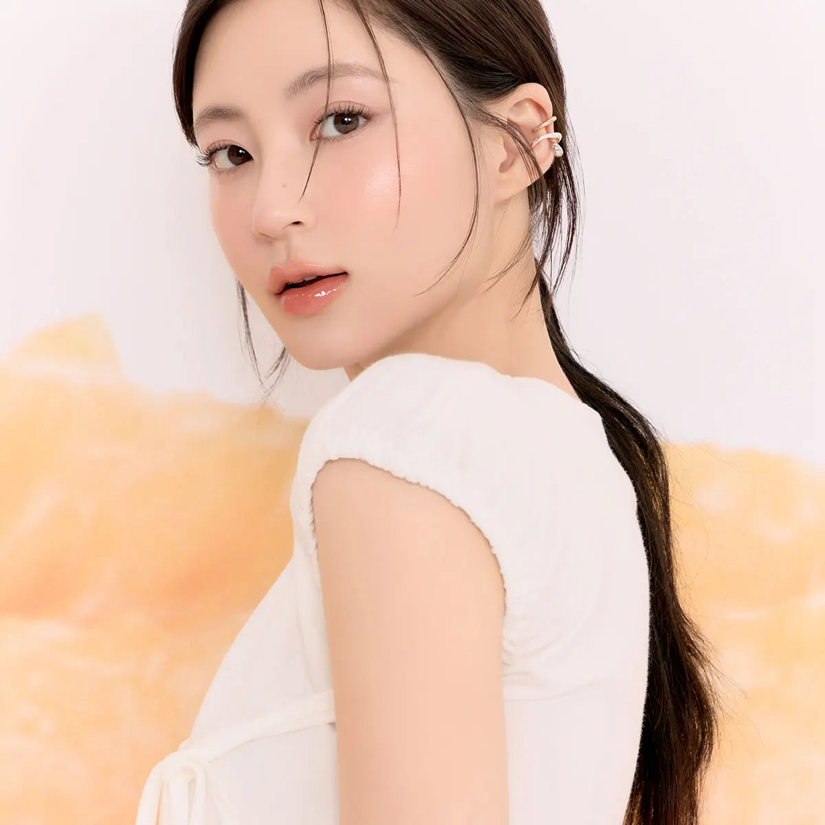 Model wearing glossy, hydrating rom&nd Juicy Lasting Tint for a natural, pigmented Korean lip makeup look.