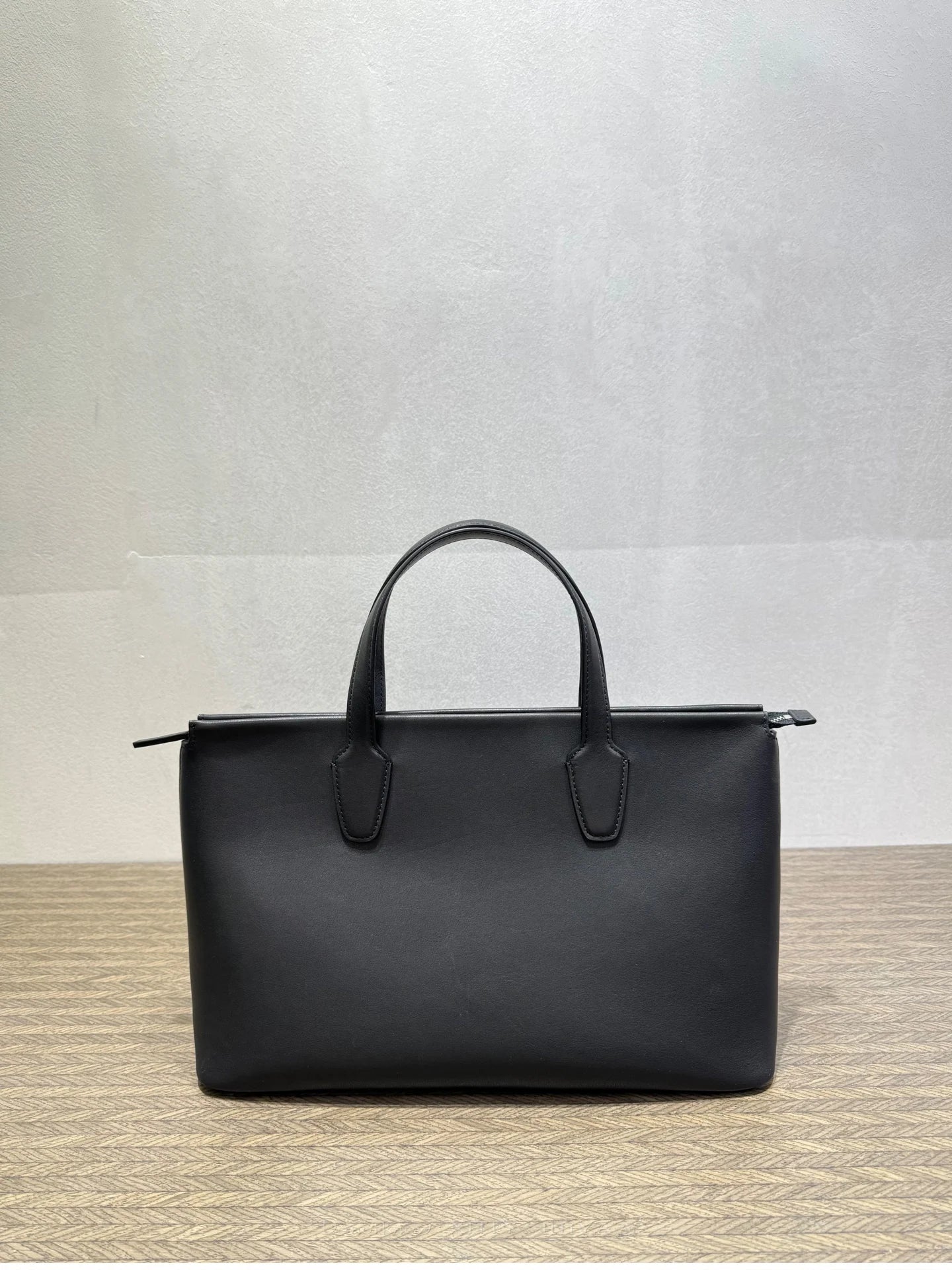 Vintage Genuine Leather Handbag Women Sheepskin Lining Soft Retro Top Grain Cowhide  Water Absorbing Large Capacity Commuter