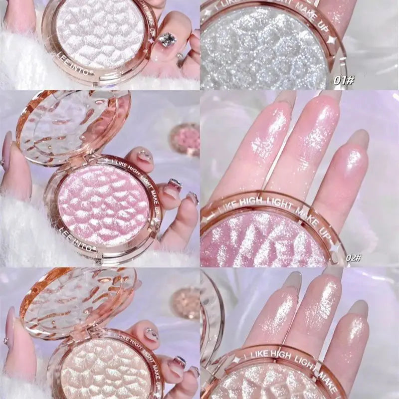 Tidesmit LEE INTO highlighter powder texture close-up featuring silky pearlescent finish and fine shimmer makeup