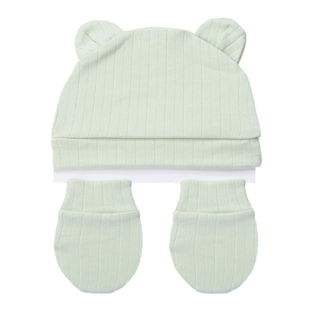 Tidesmit baby set in light green ribbed cotton, featuring a bear ear hat and two matching mittens for newborns.