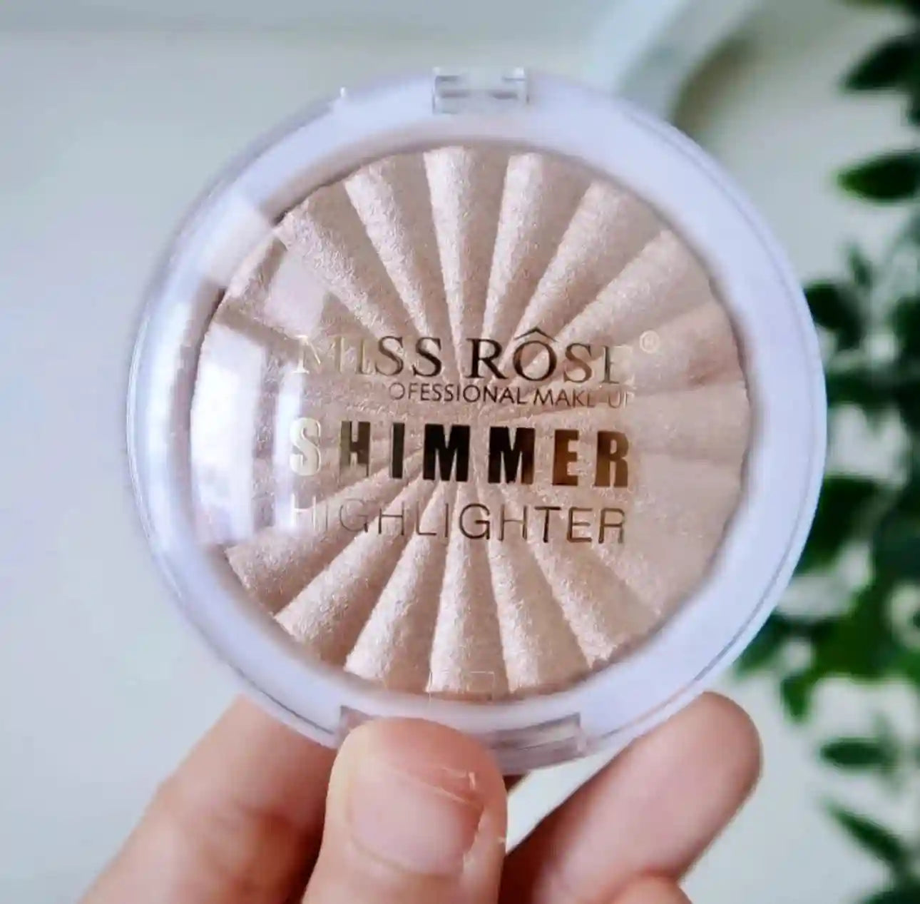 Tidesmit 3D pearlescent shimmer highlighter powder showing baked monochrome texture and glossy radiant finish