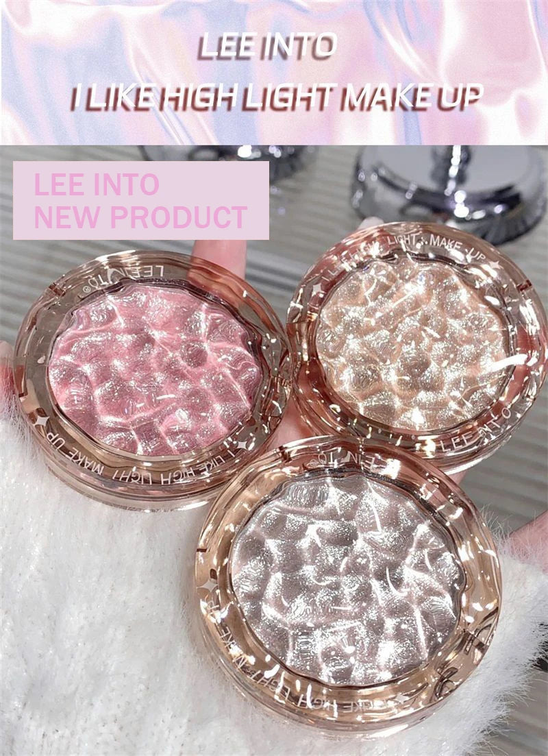 Tidesmit LEE INTO highlighter powder texture close-up featuring fine shimmer and silky pearlescent finish