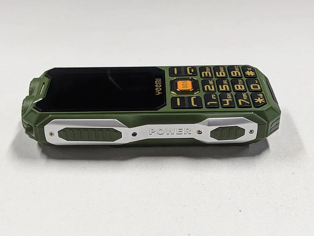 YEEMI Q8 2G CellPhone 2.4inches GSM HD Display Dual SIM Loud Voice Big Keyboard Dual Flashlight Mobile Phone Excellent Quality