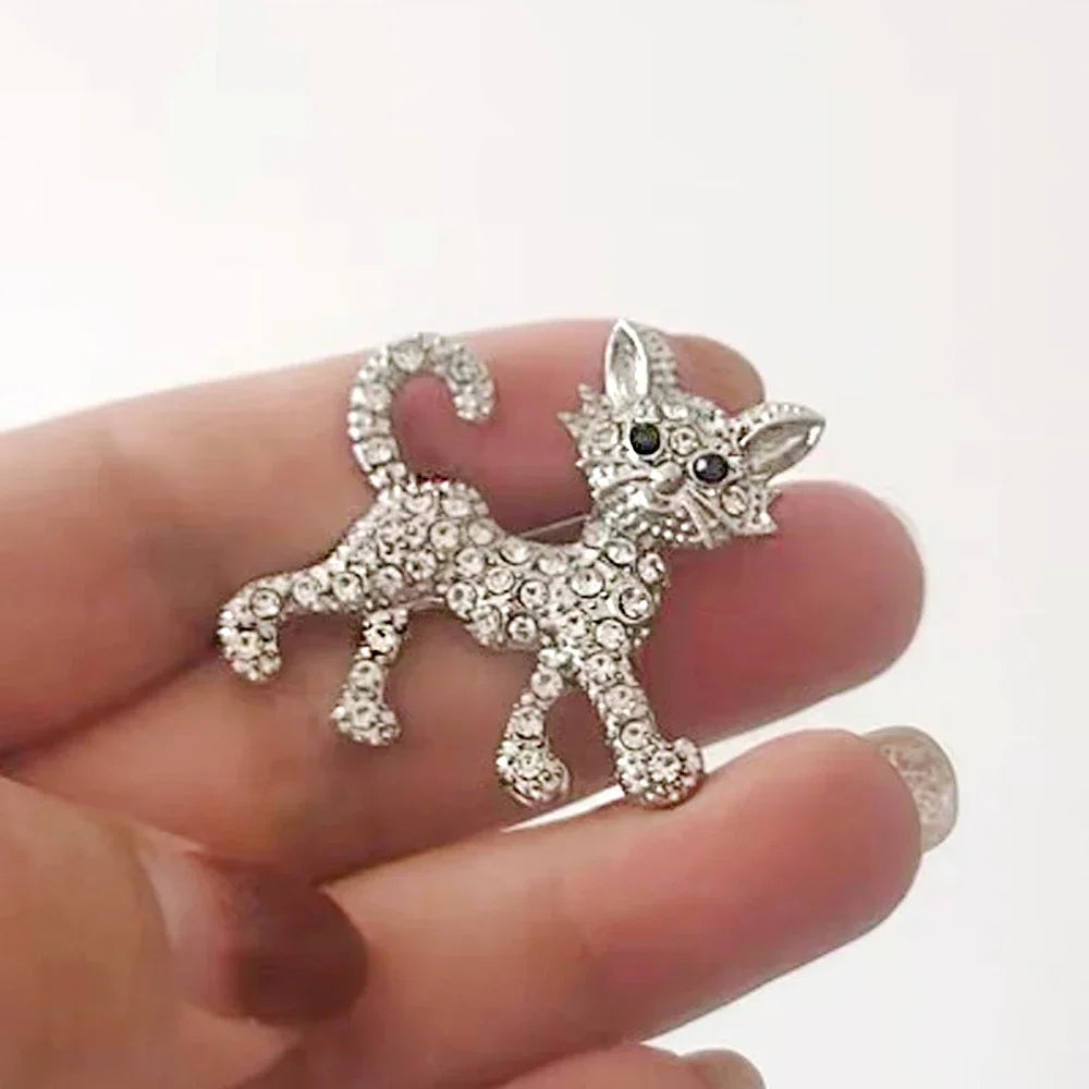 Sparkling silver crystal cat brooch lapel pin. Decorative rhinestone cat jewelry gift for cat lovers on coat or bag.