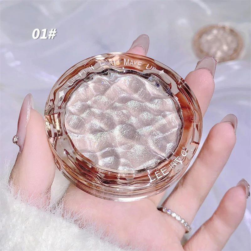 Tidesmit LEE INTO highlighter powder texture close-up featuring fine shimmer and silky pearlescent finish