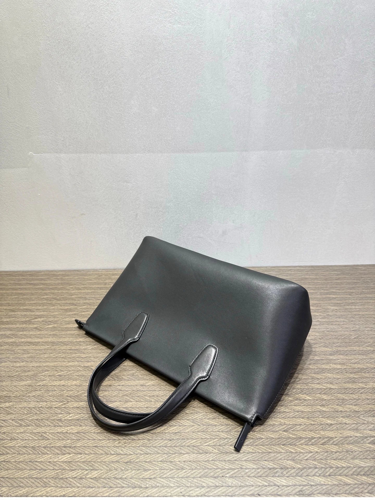 Vintage Genuine Leather Handbag Women Sheepskin Lining Soft Retro Top Grain Cowhide  Water Absorbing Large Capacity Commuter