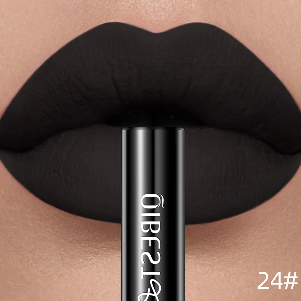 Waterproof matte black liquid lipstick, long-lasting velvet finish nonstick lip stain, swatch on lips.